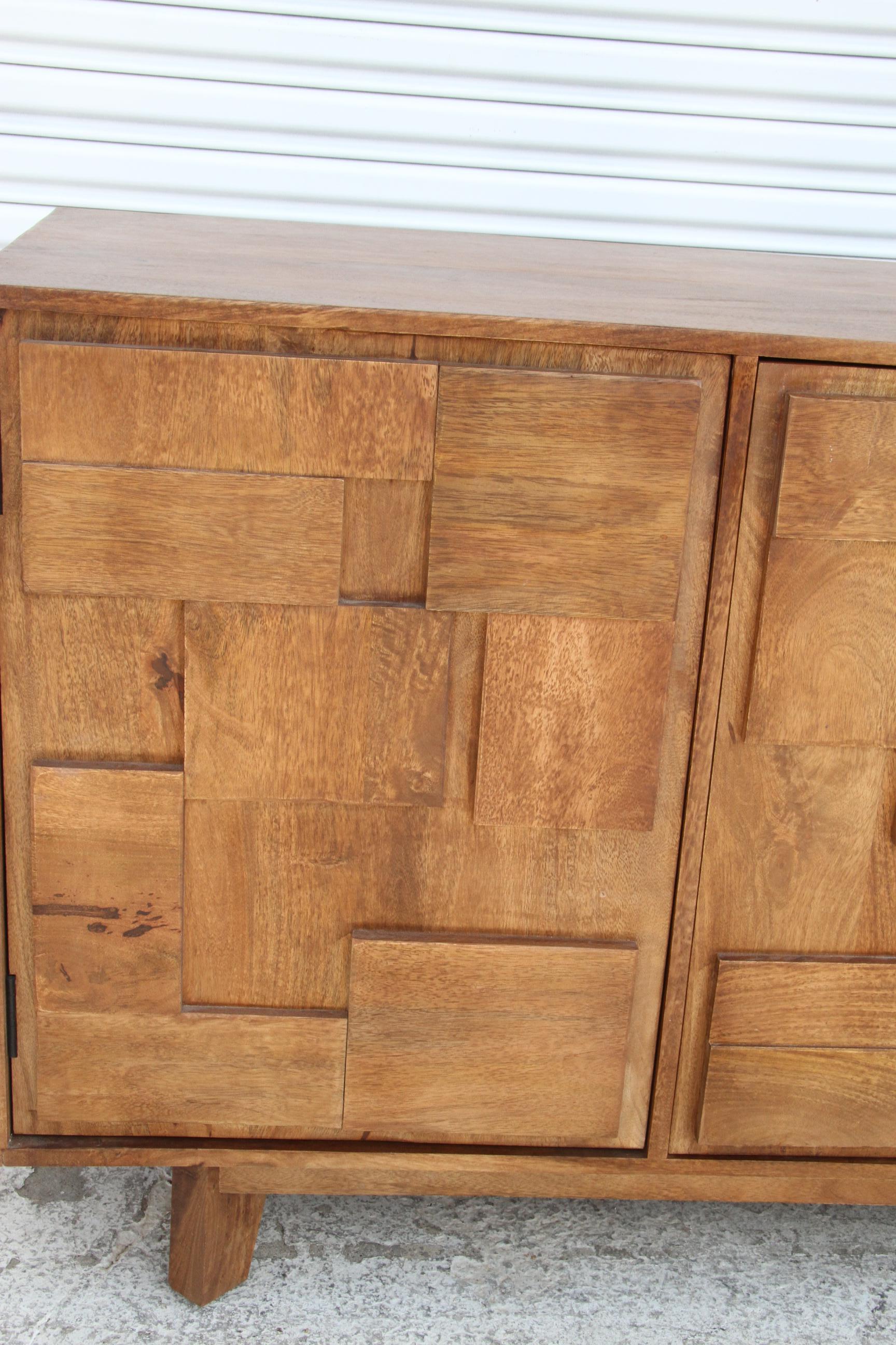 Credenza de cuatro puertas de estilo brutalista Siglo XXI y contemporáneo en venta