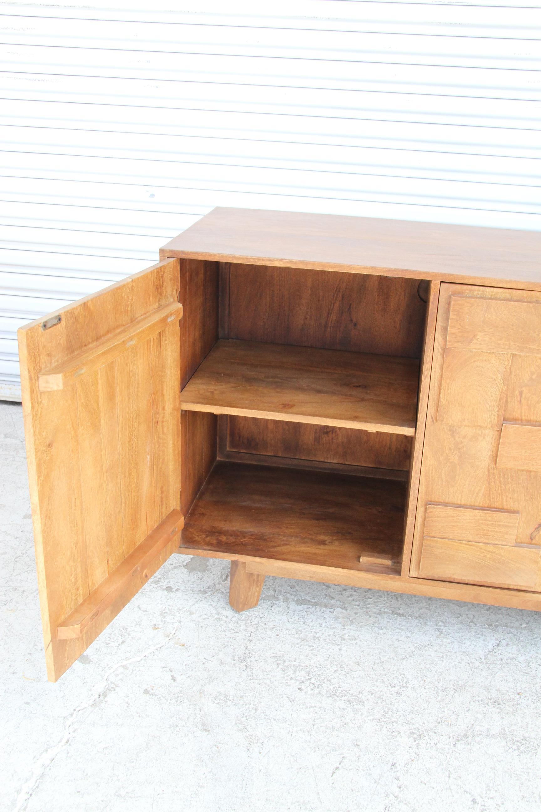 Credenza de cuatro puertas de estilo brutalista en venta 1