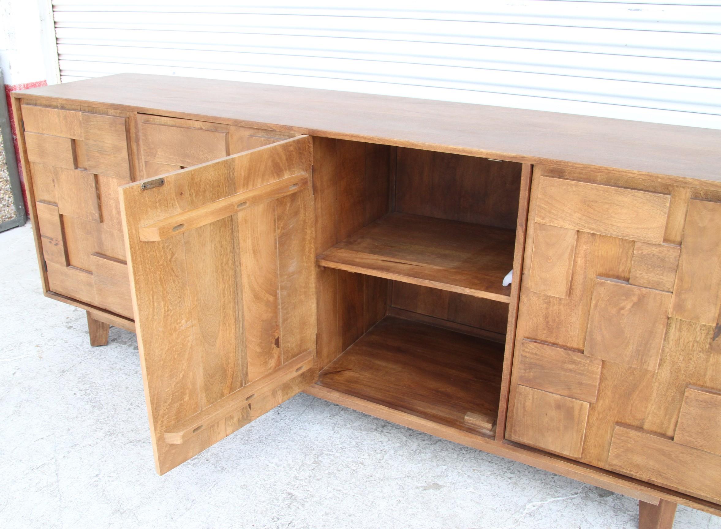 Credenza de cuatro puertas de estilo brutalista en venta 2