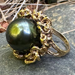 Anillo "Nido" de Estilo Brutalista para Perla Verde-Negra de Tahití de 15 mm en Oro Amarillo