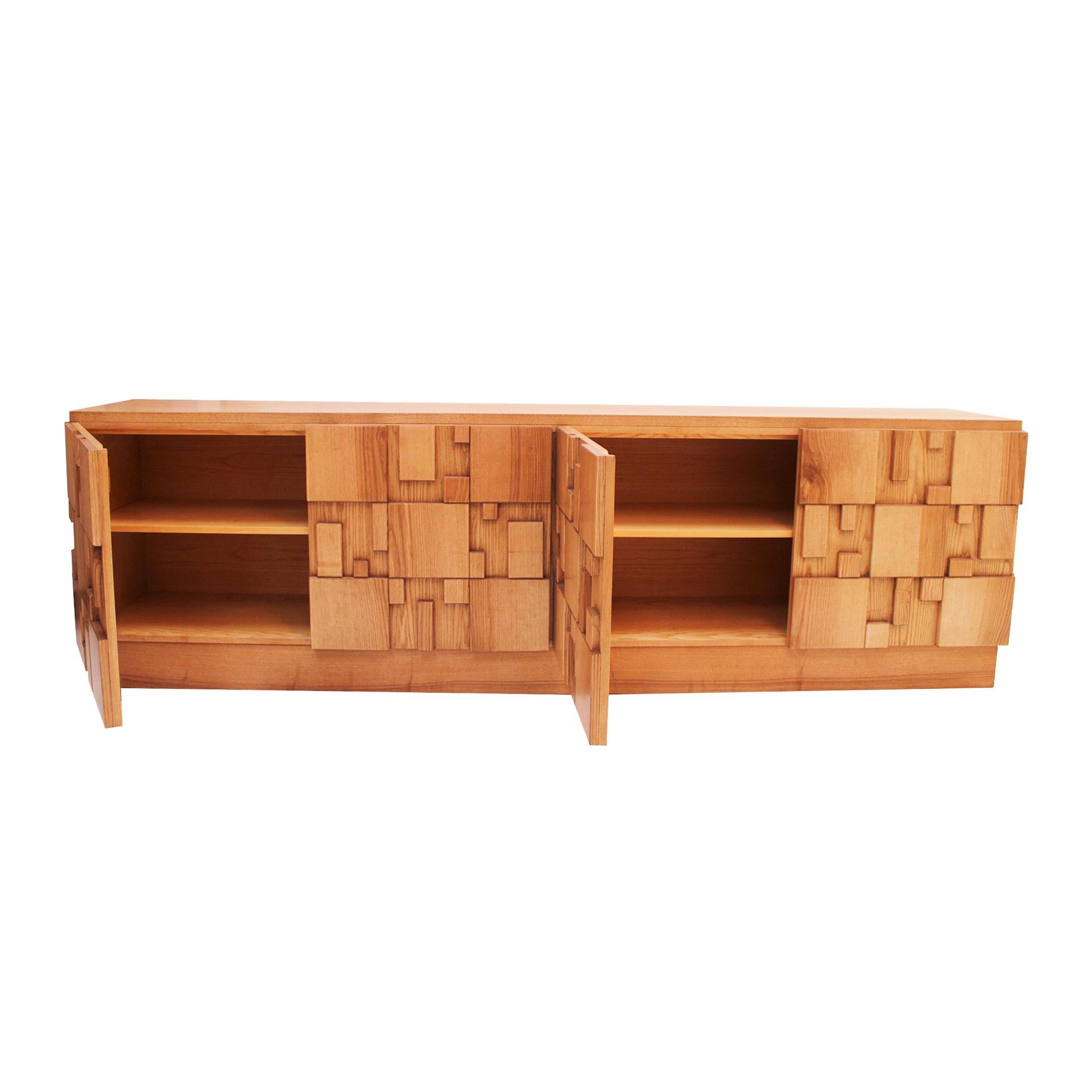 Großes handgeschnitztes italienisches Sideboard aus Eiche im brutalistischen Stil (21. Jahrhundert und zeitgenössisch) im Angebot