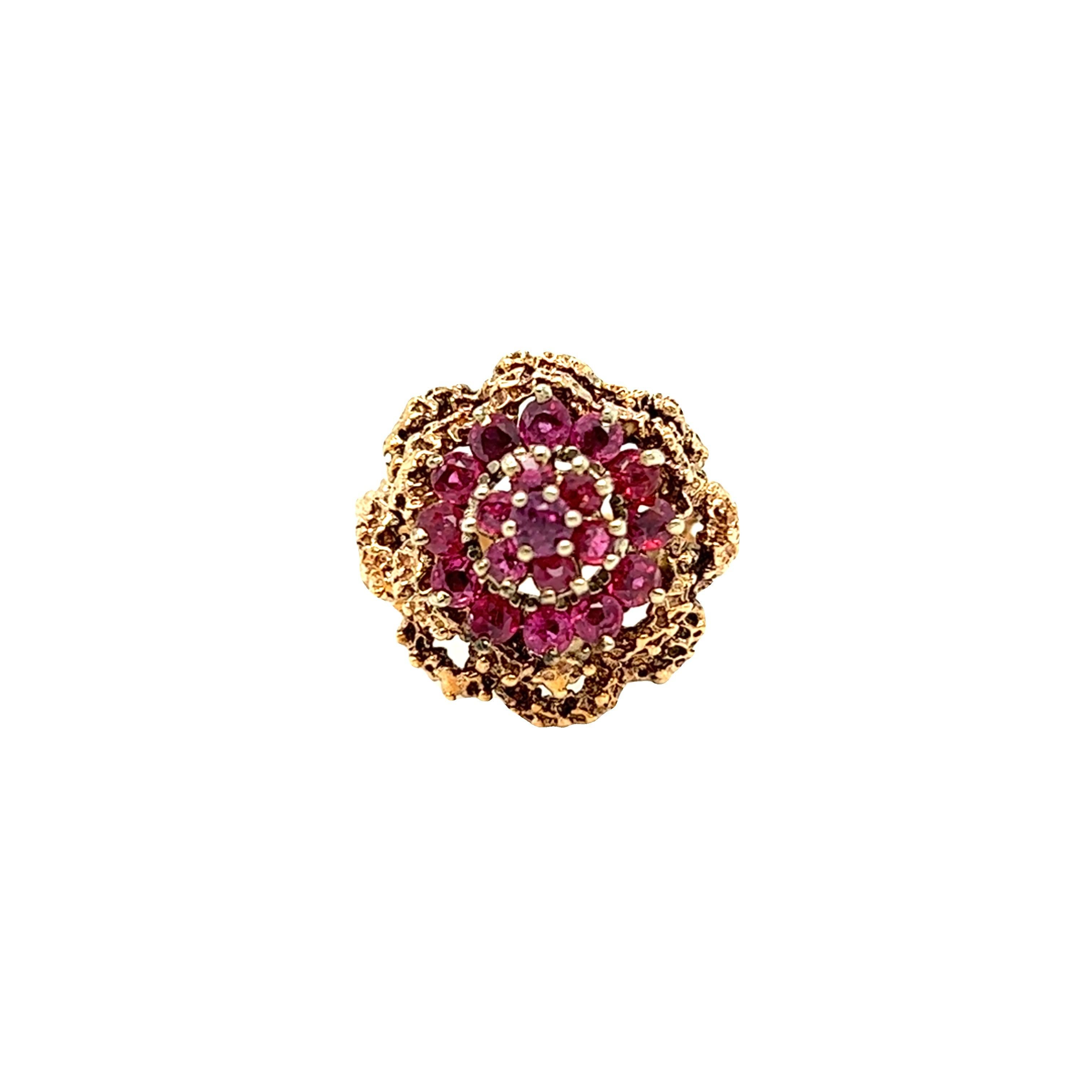 This Brutalist style ring features 19 rubies set in floral dome shaped ring. It is crafted in 14k yellow gold. The total weight of ruby is approximately 1 carat. The ring is currently in a size 6 and can be resized.  

Gross weight: 8.7 grams
size 6