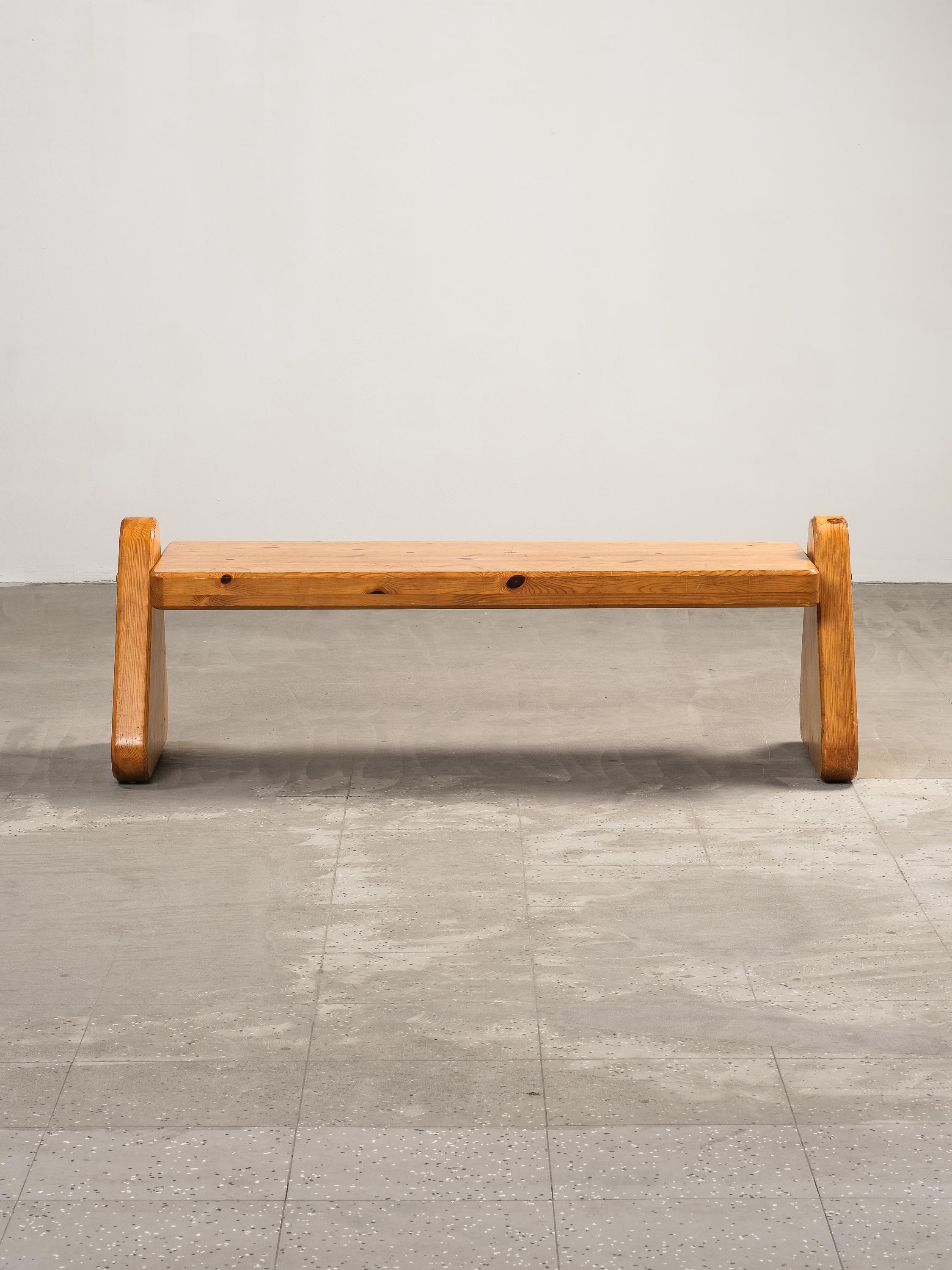 Brutalist Style Solid Pine Bench, Finland, 1980s For Sale 4
