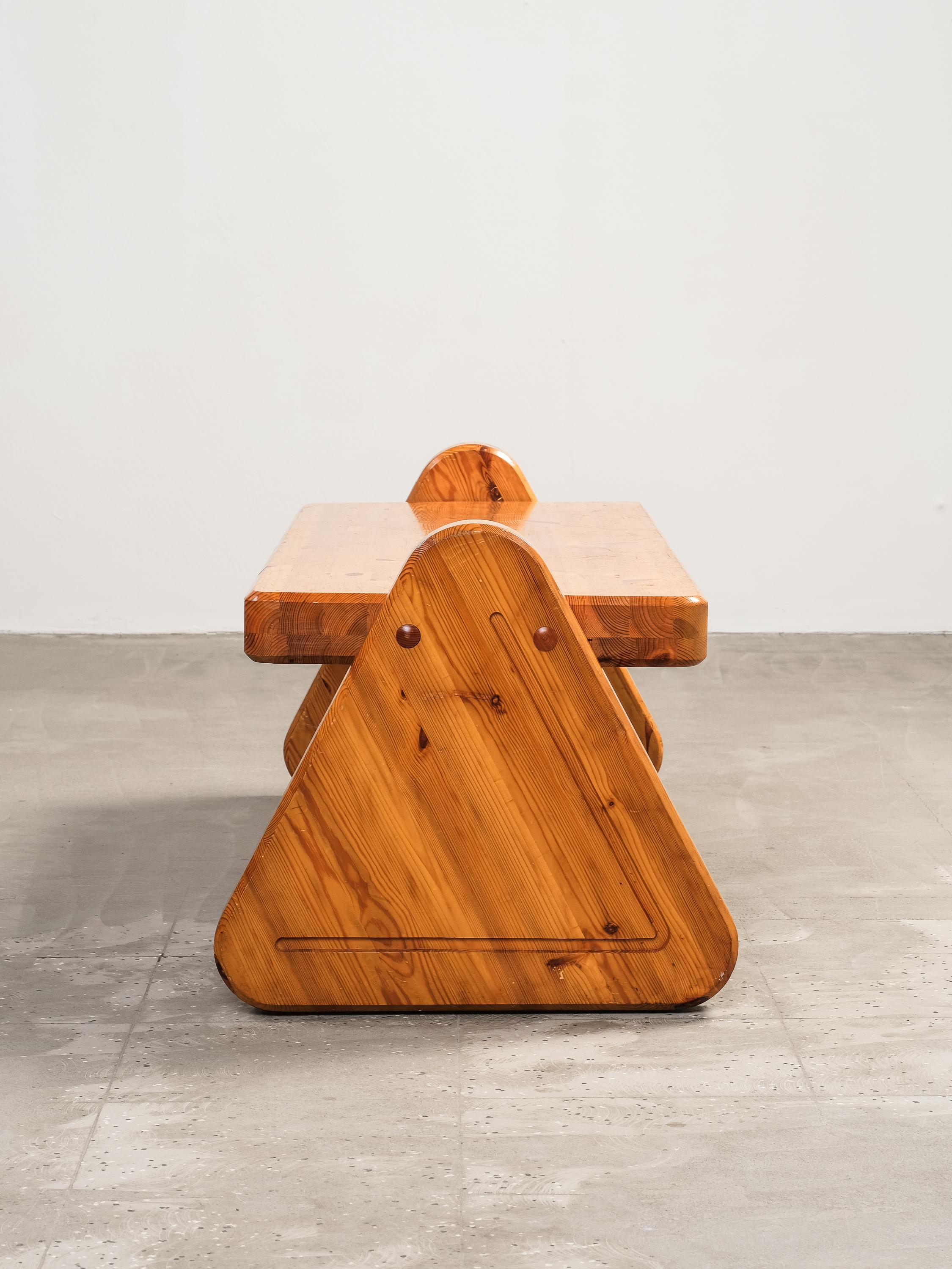 Brutalist Style Solid Pine Bench, Finland, 1980s For Sale 7