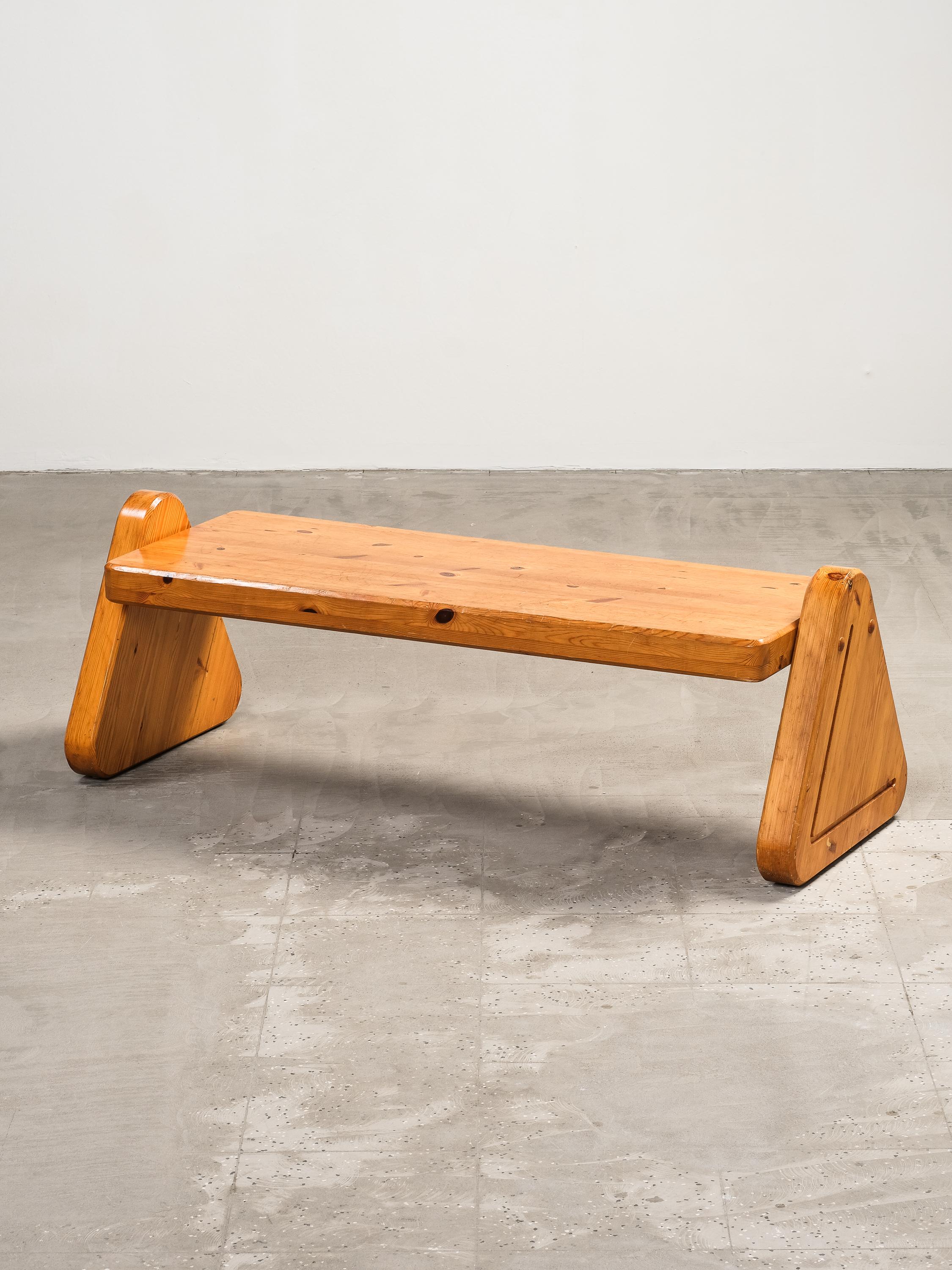 Unique, large bench / coffee table in solid pine. Crafted by unknown Finnish designer in 1980s, custom-made for a ski lodge in Finnish Lapland.

Great craftmanship, perfectly suited for any interior style. A Modern, Scandinavian, Classic or an Art