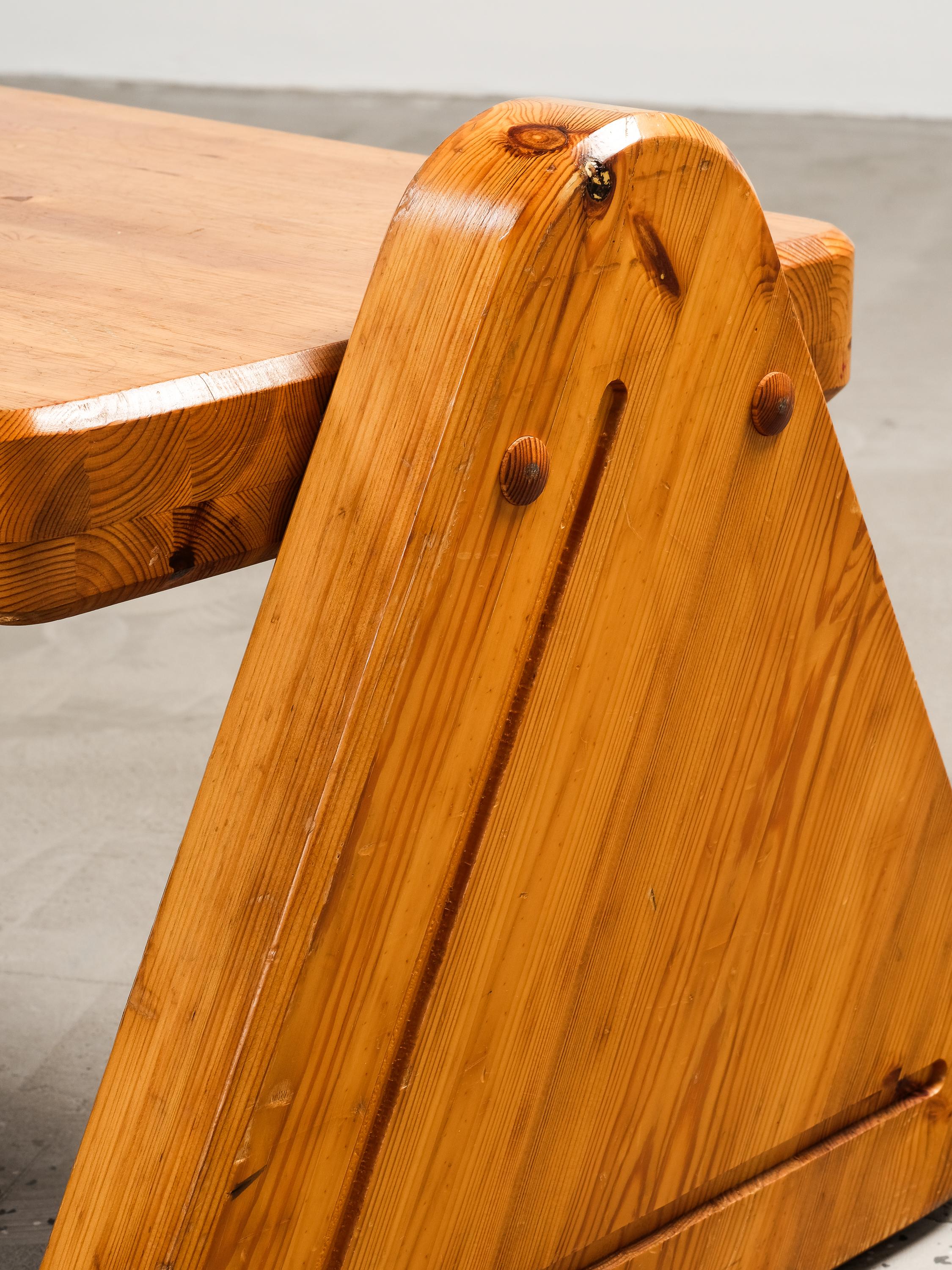 Brutalist Style Solid Pine Bench, Finland, 1980s For Sale 2