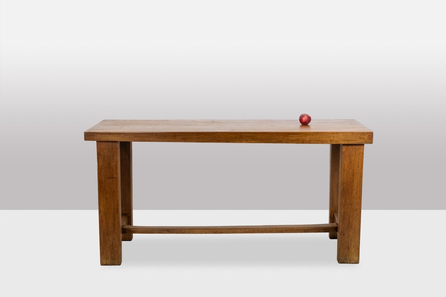Table, ou bureau, de style brutaliste, en hêtre massif et patiné, de forme rectangulaire.

Œuvre française réalisée vers 1900.

Dimensions : H 75 x L 155 x P 57 cm : H 75 x L 155 x P 57 cm

Référence : LS5710709I
