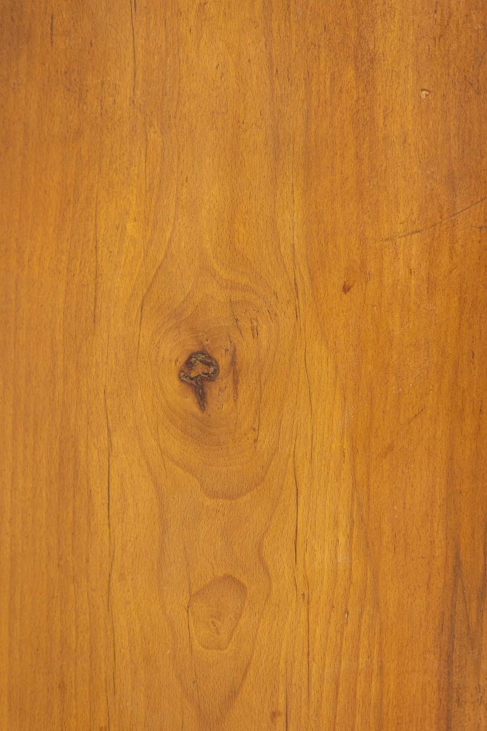20ième siècle Table ou bureau de style brutaliste en hêtre. Circa 1900. LS5710709I en vente