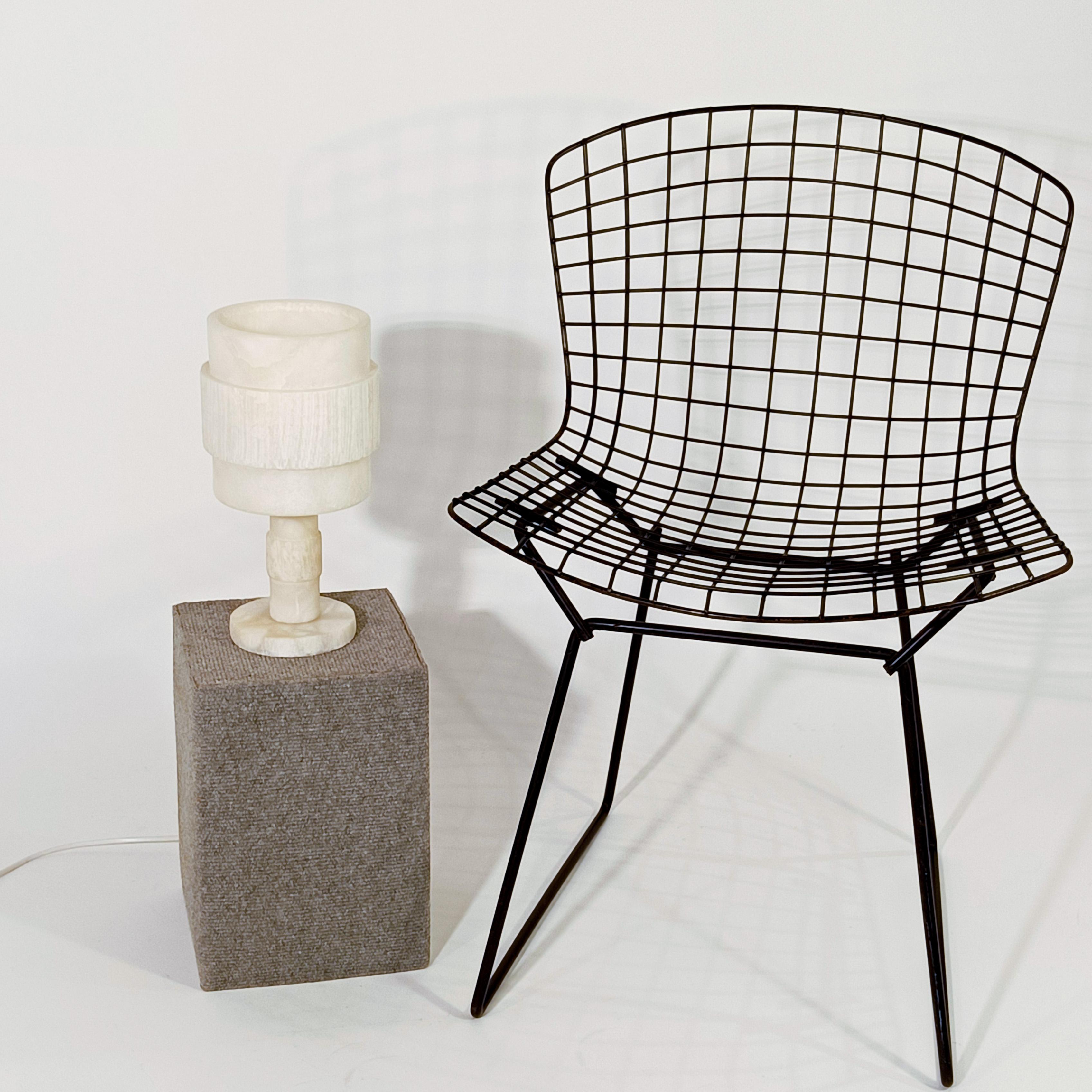 Brutalist style. Turned veined alabaster table lamp, Spain, 1950s For Sale 3