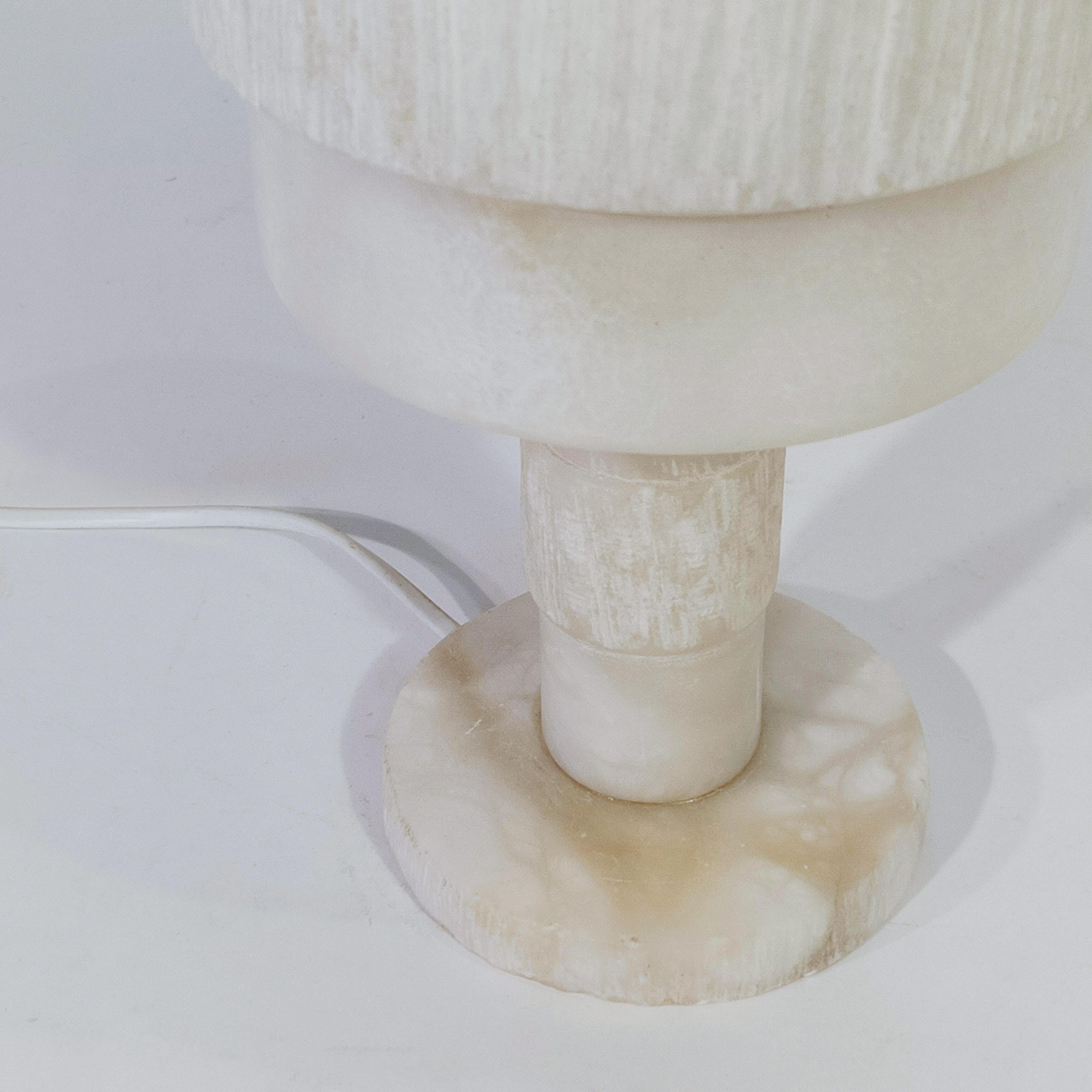 Brutalist style. Turned veined alabaster table lamp, Spain, 1950s For Sale 5