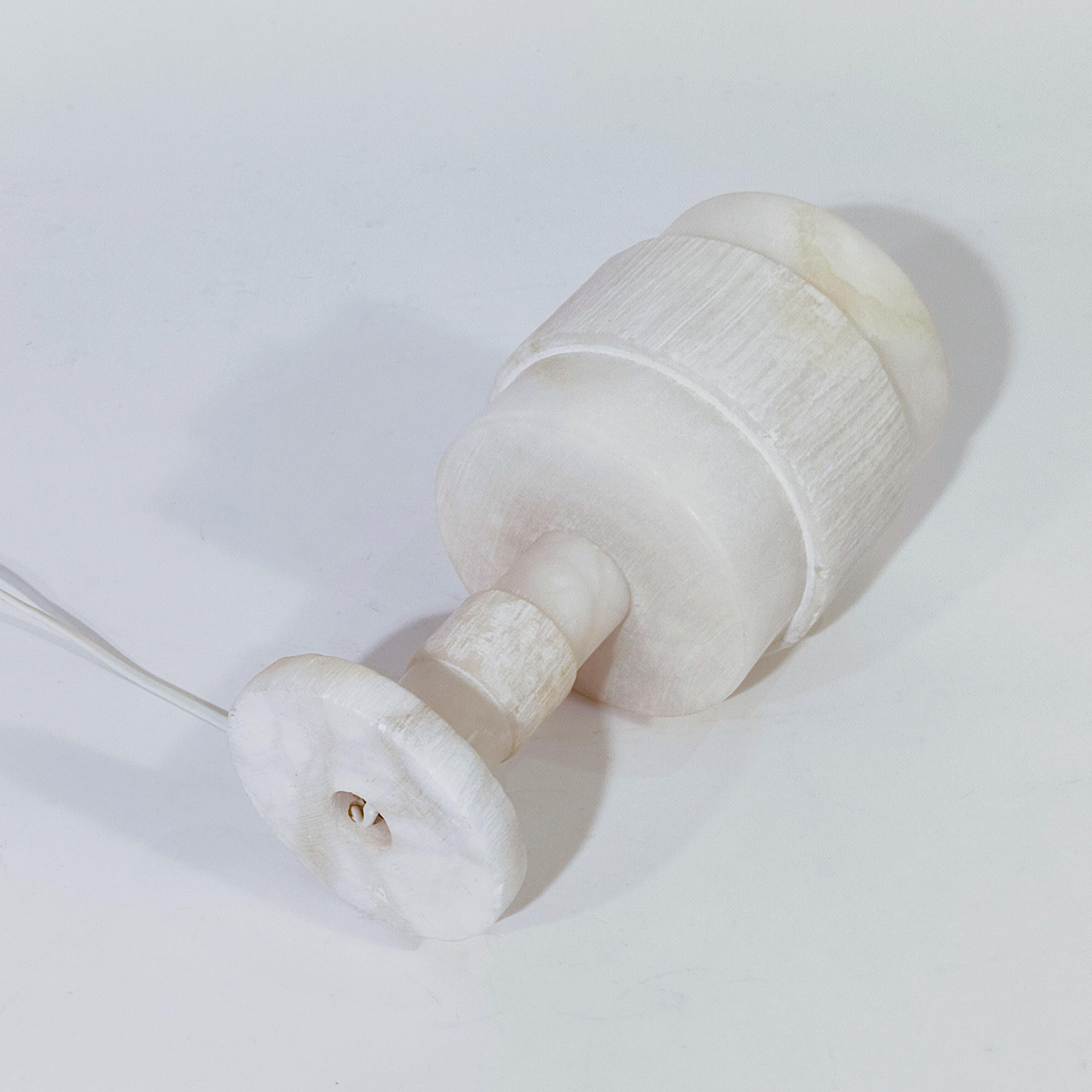 Brutalist style. Turned veined alabaster table lamp, Spain, 1950s For Sale 6