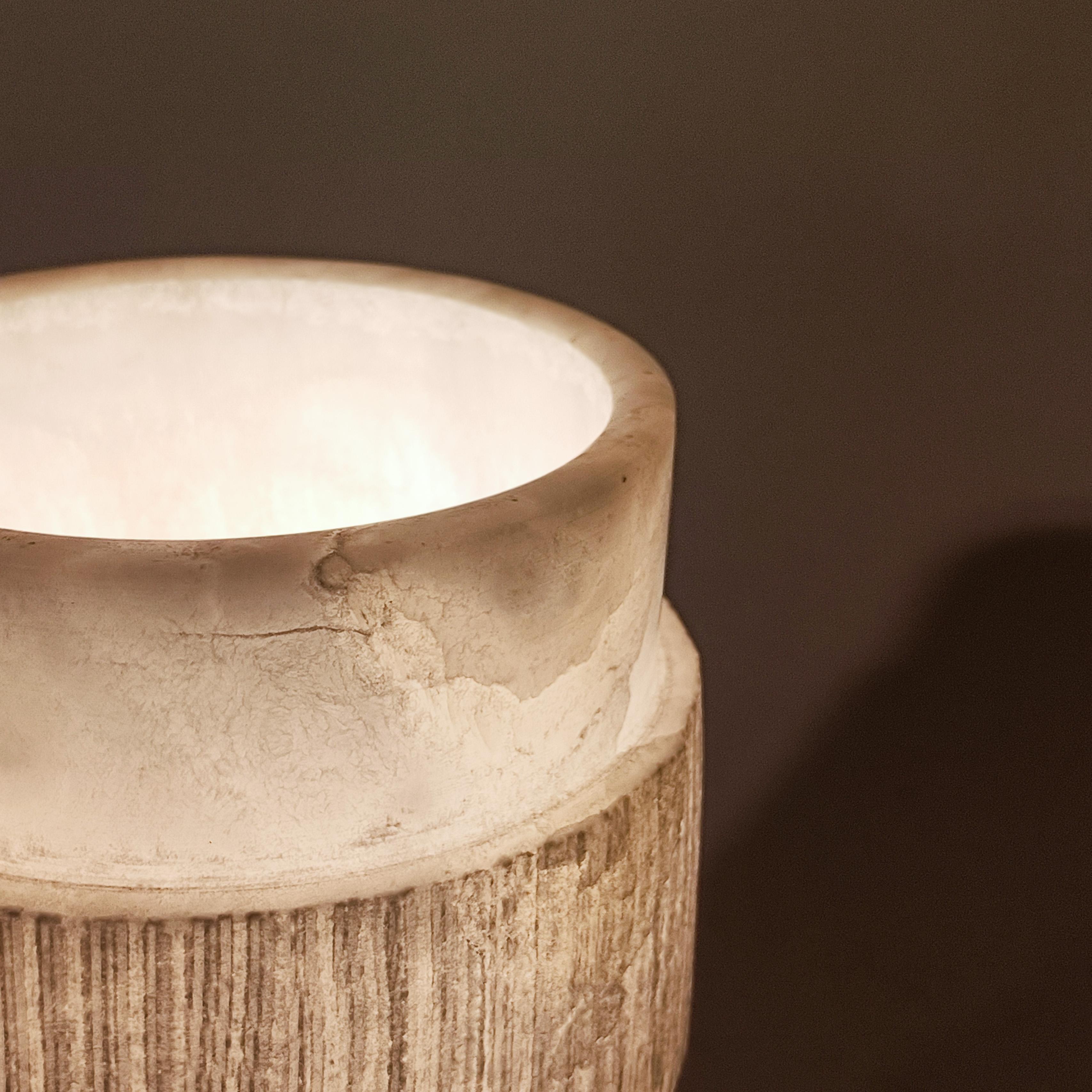 Brutalist style. Turned veined alabaster table lamp, Spain, 1950s For Sale 2