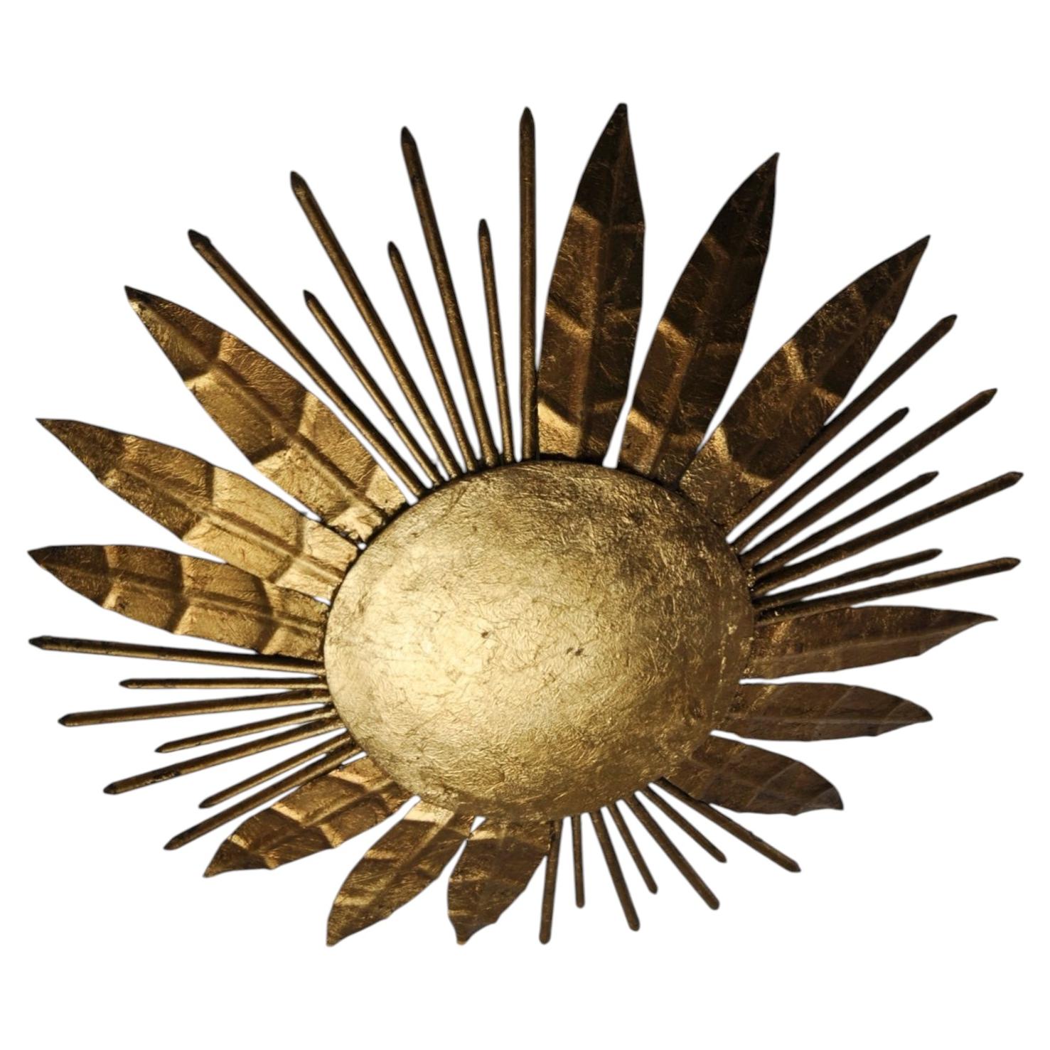 Lampada da incasso in stile brutalista con effetto “sunburst”, in metallo dorato a foglia d’oro, Italia, 197