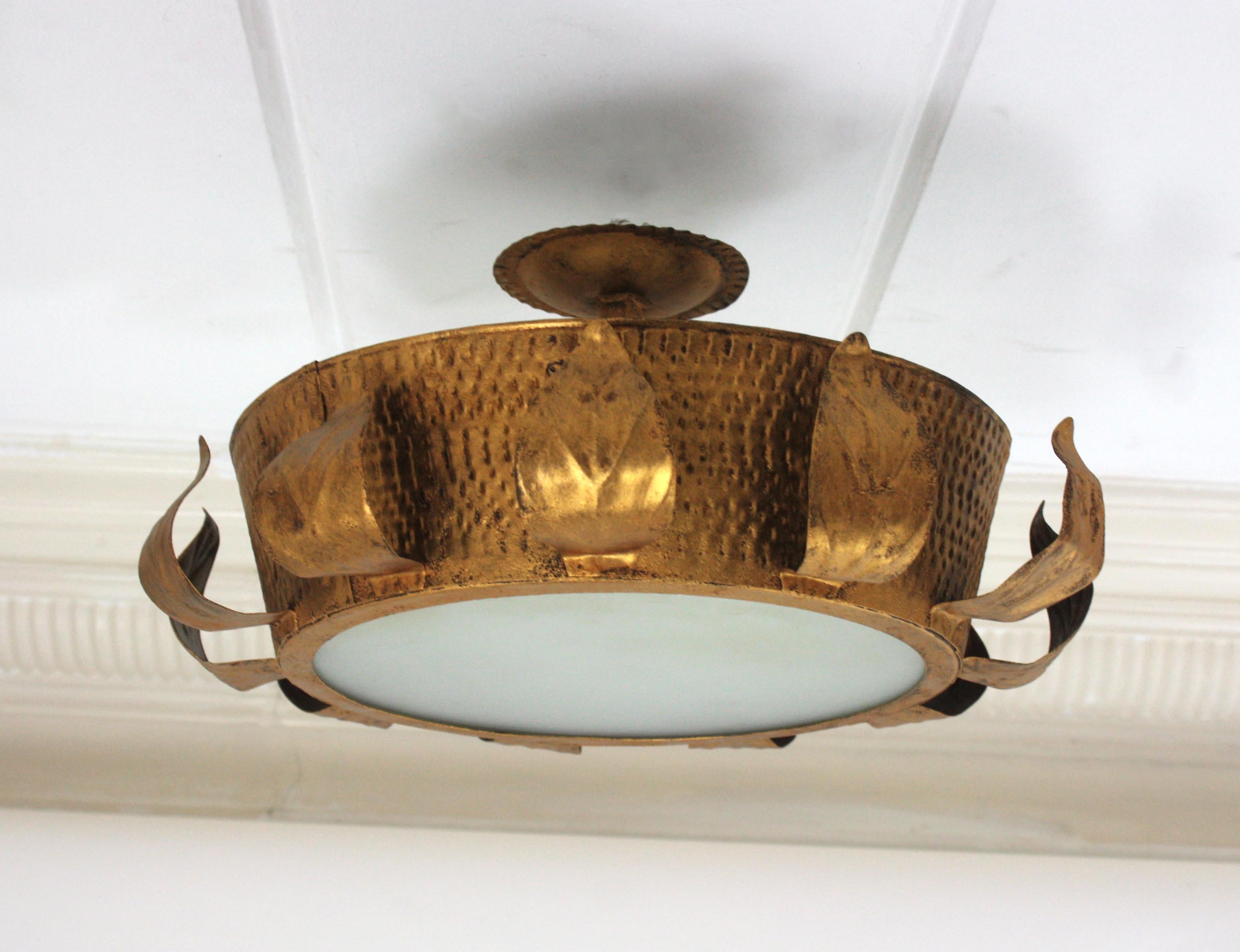 Brutalist Sunburst Crown Ceiling Flush Mount Light Fixture in Gilt Iron, 1950s In Good Condition For Sale In Barcelona, ES