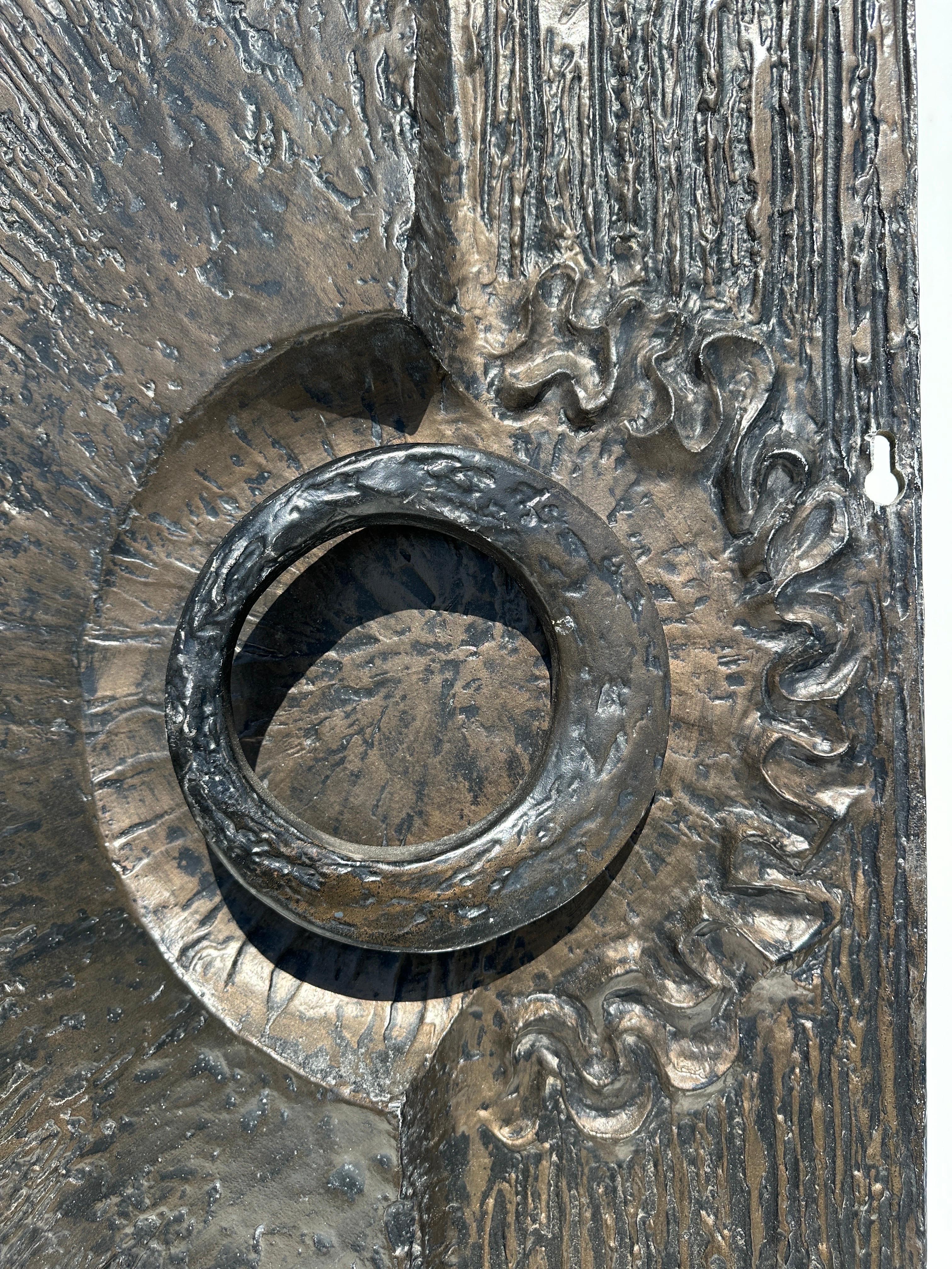Brutalistische Sonnenschliff-Tür (Aluminium) im Angebot