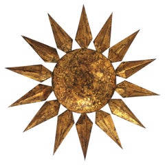 Brutalistische Sunburst Flush Mount Leuchte aus vergoldetem Eisen, Frankreich 1940er Jahre