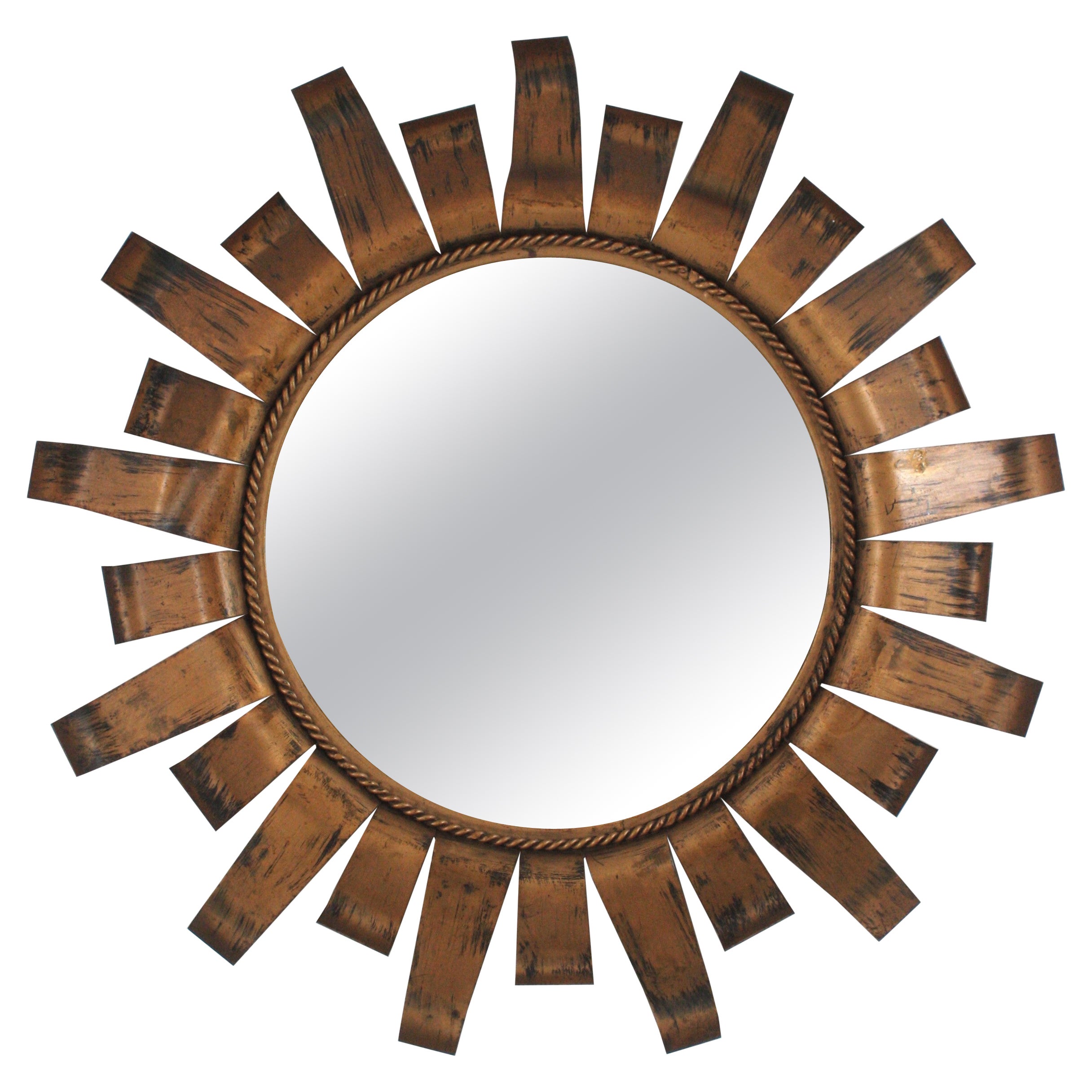 Miroir brutaliste Sunburst en métal patiné doré