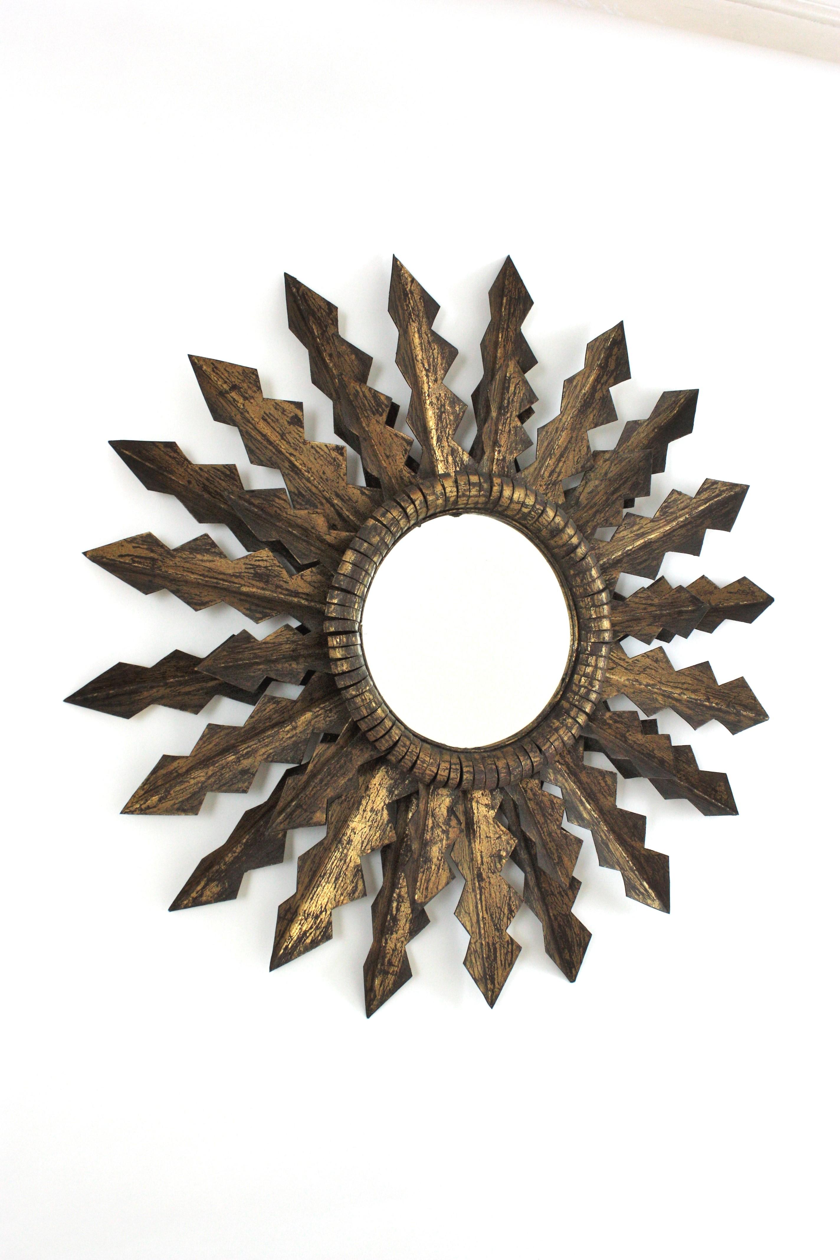 Brutalist Sunburst Mirror with Double Layered Jagged Frame in Gilt Wrought Iron For Sale 1