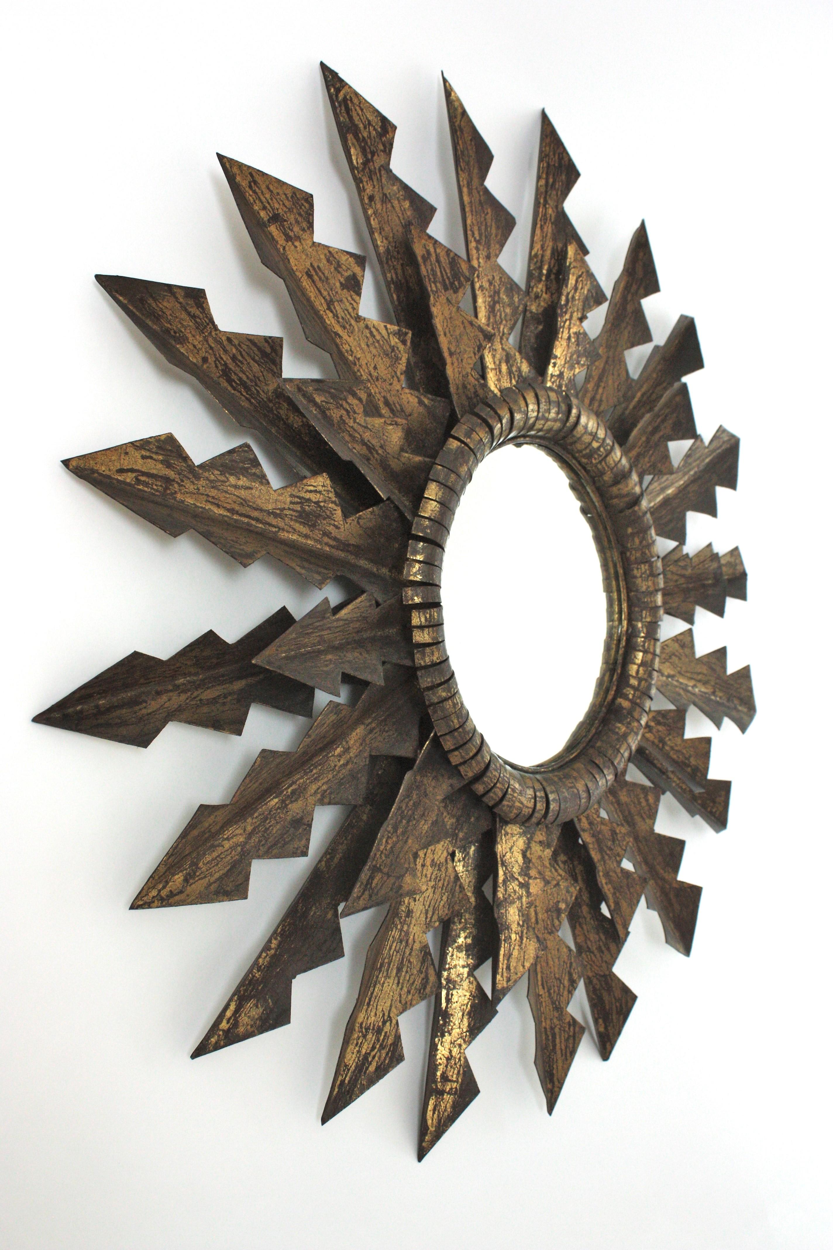 Brutalist Sunburst Mirror with Double Layered Jagged Frame in Gilt Wrought Iron For Sale 3