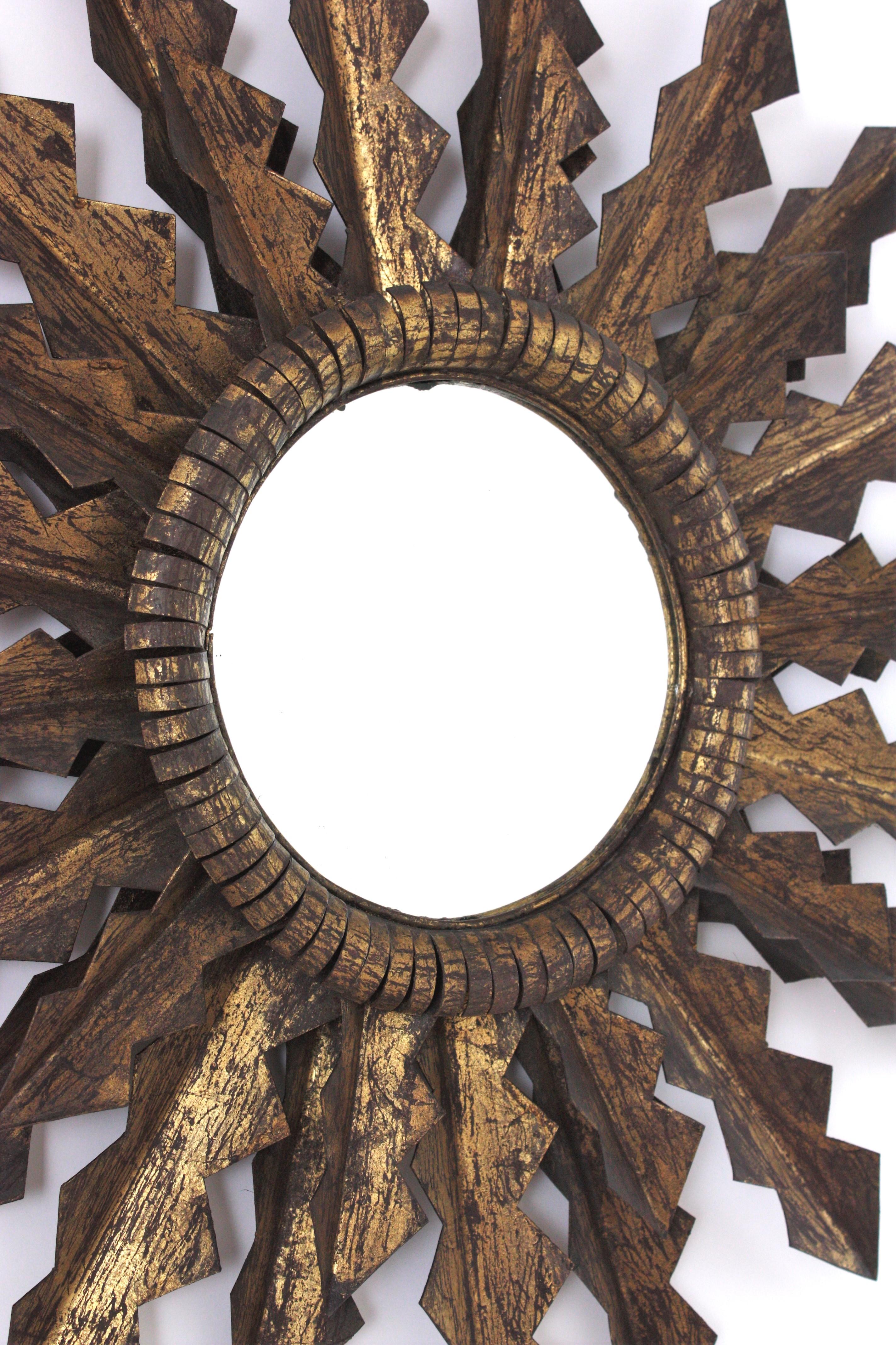 Brutalist Sunburst Mirror with Double Layered Jagged Frame in Gilt Wrought Iron For Sale 4