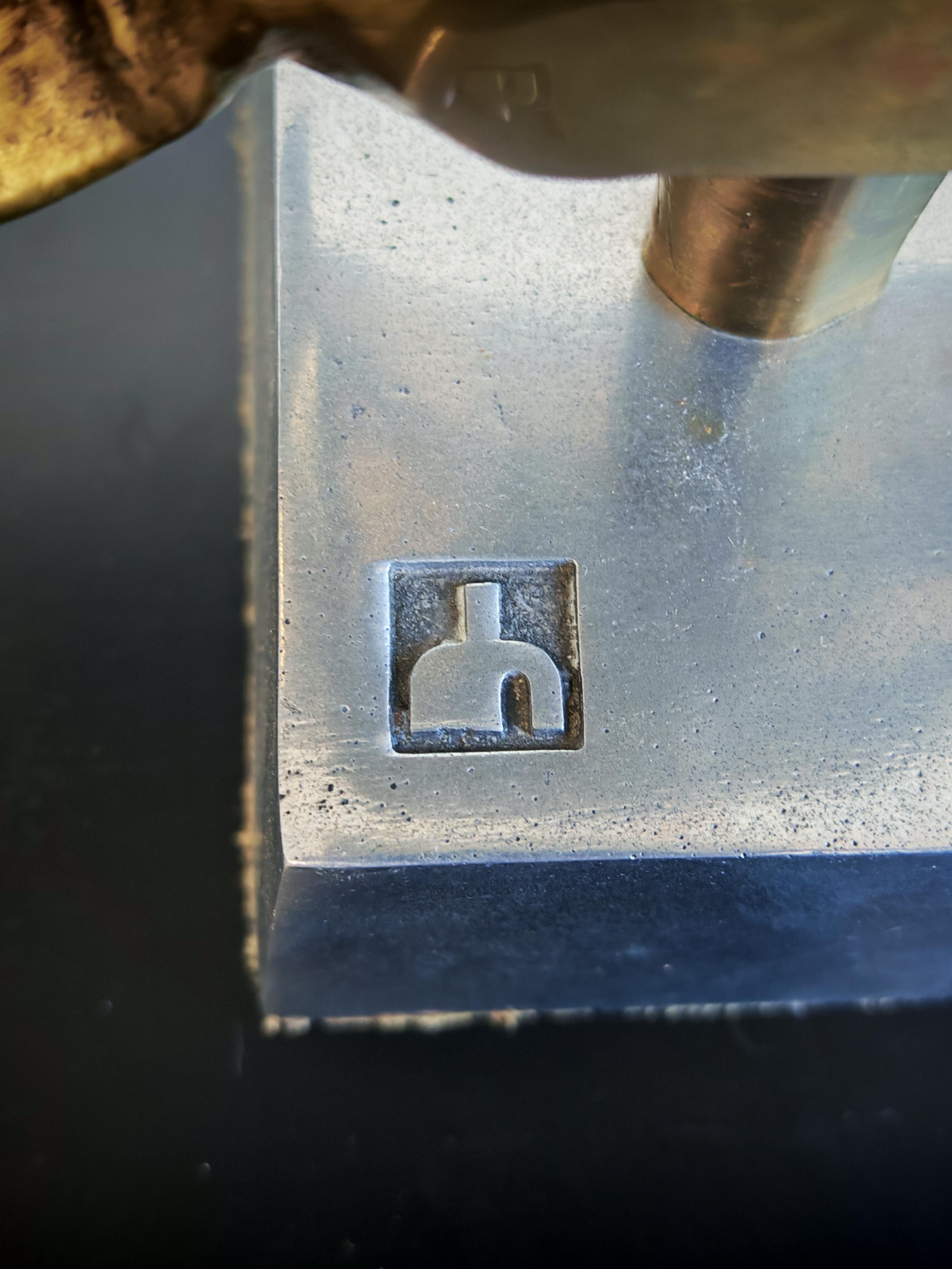 Brutalist Table Clock in bronze by David Marshal, Spain 1970s For Sale 6