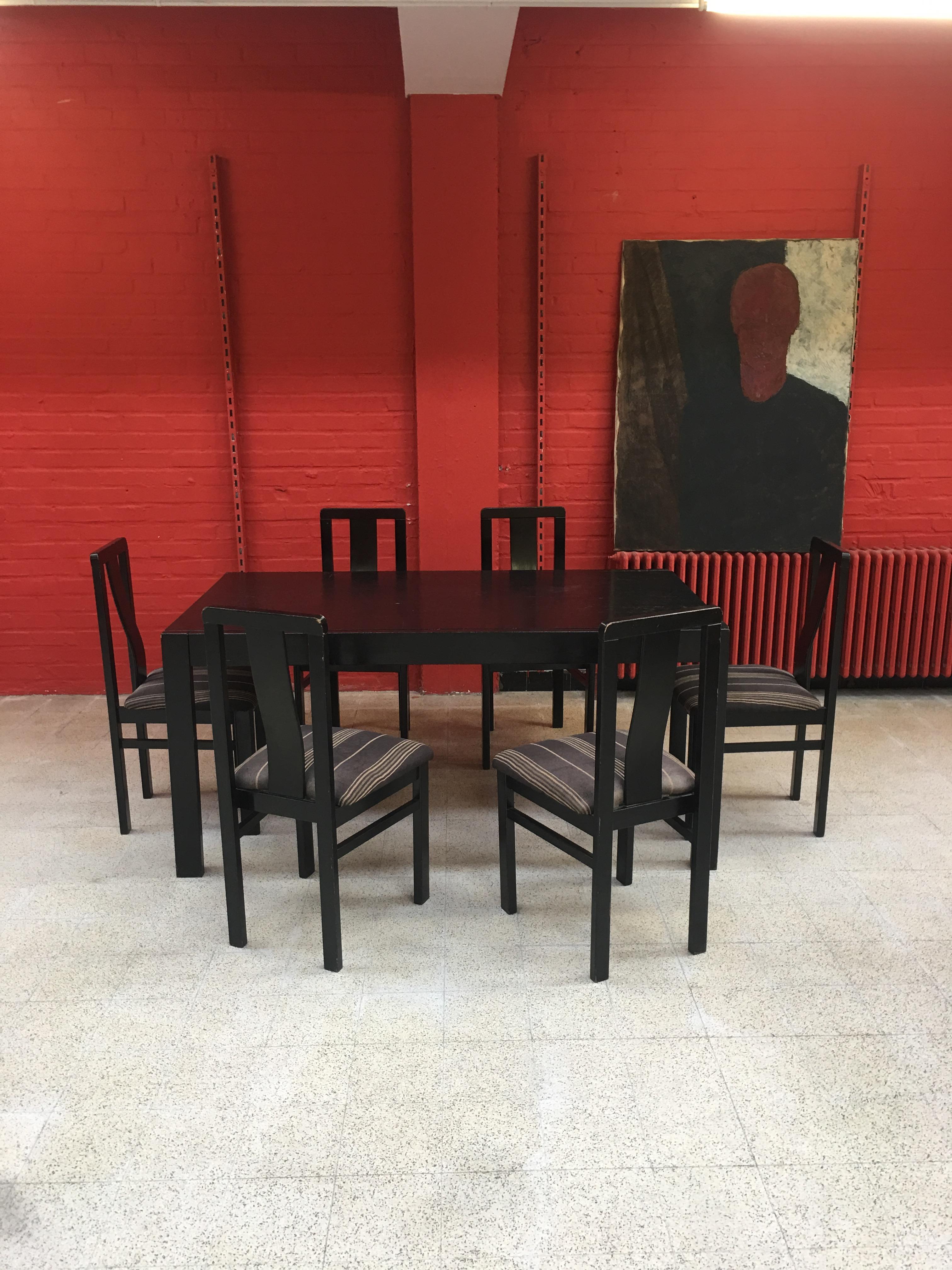 Table brutaliste en bois noirci:: circa 1960-1970 en vente 1