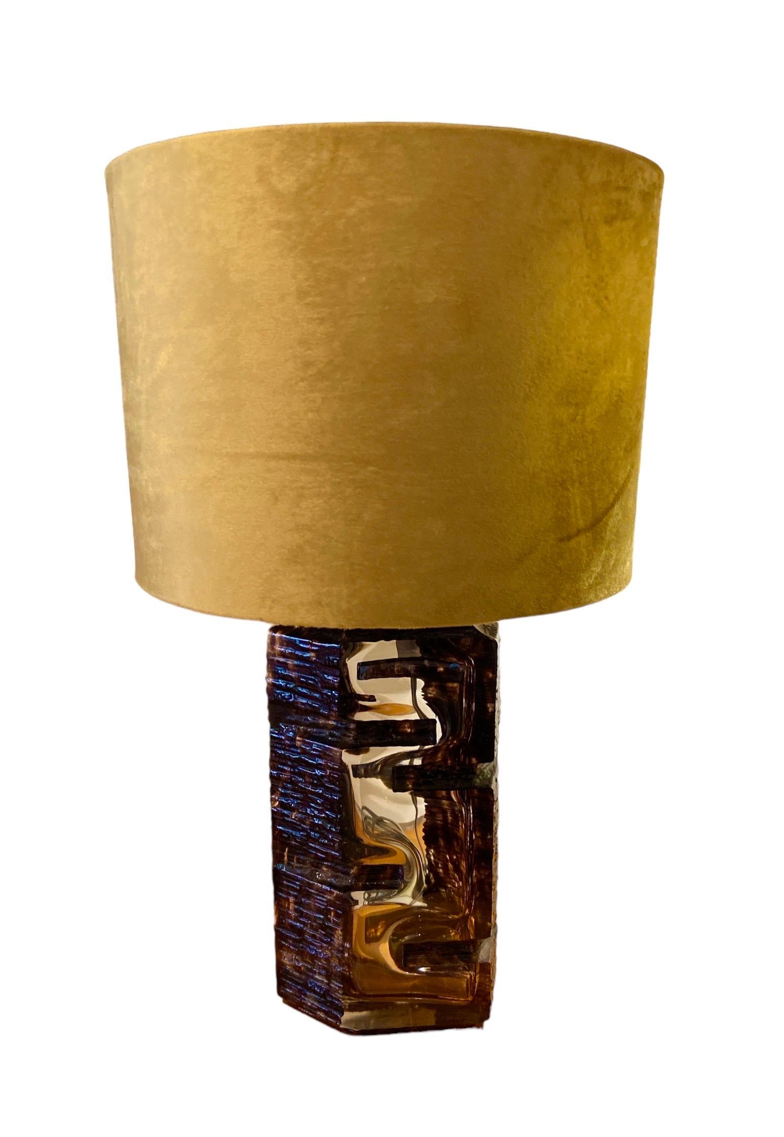 Brutalistischer Tisch von César Baldaccini für Daum, Frankreich.
Modell: Argos, aus Kristallglas. 
Höhe: 31,5cm. Breite: 11,5cm. Tiefe: 6,5 cm.