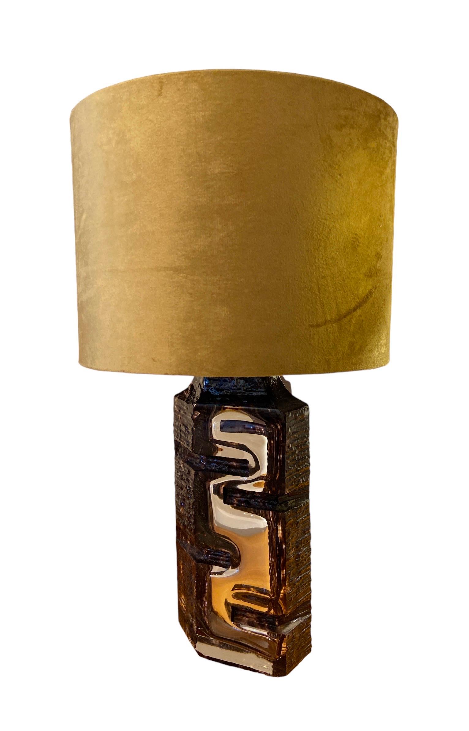 Hand-Crafted Brutalist table lamp by César Baldaccini For Sale