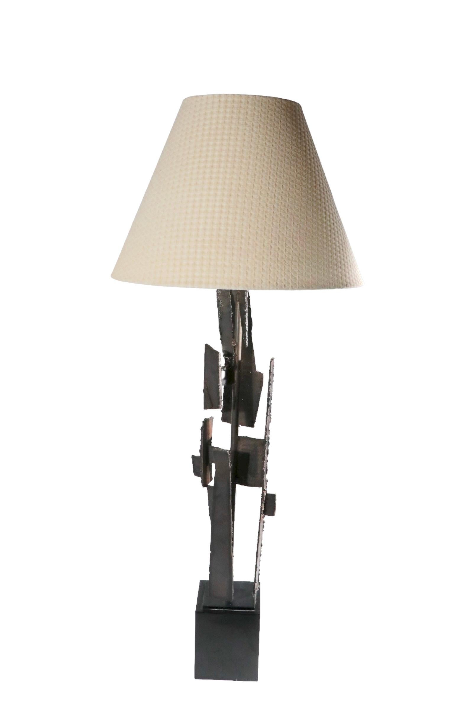 Tischlampe im Stil des Brutalismus von Harry Balmer für die Laurel Lamp Company, ca. 1970er Jahre (Eisen) im Angebot