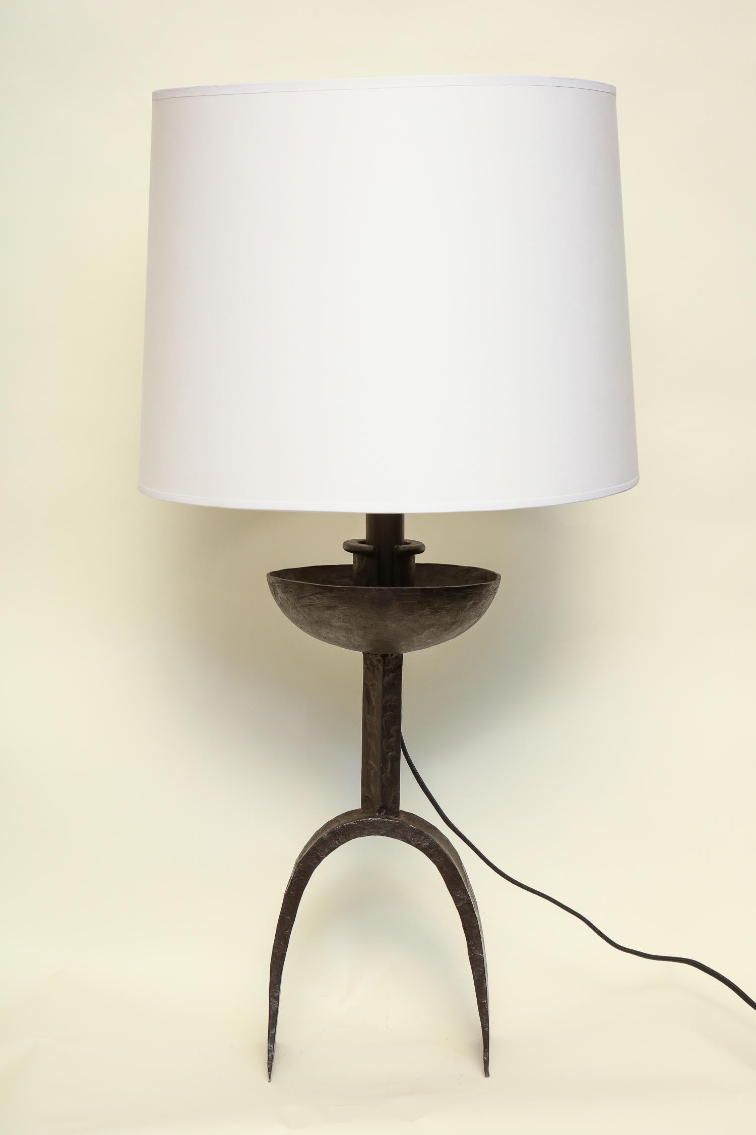 Italian Brutalist Table Lamp Handwrought Iron Mid-Century Modern, Italy, 1960s For Sale