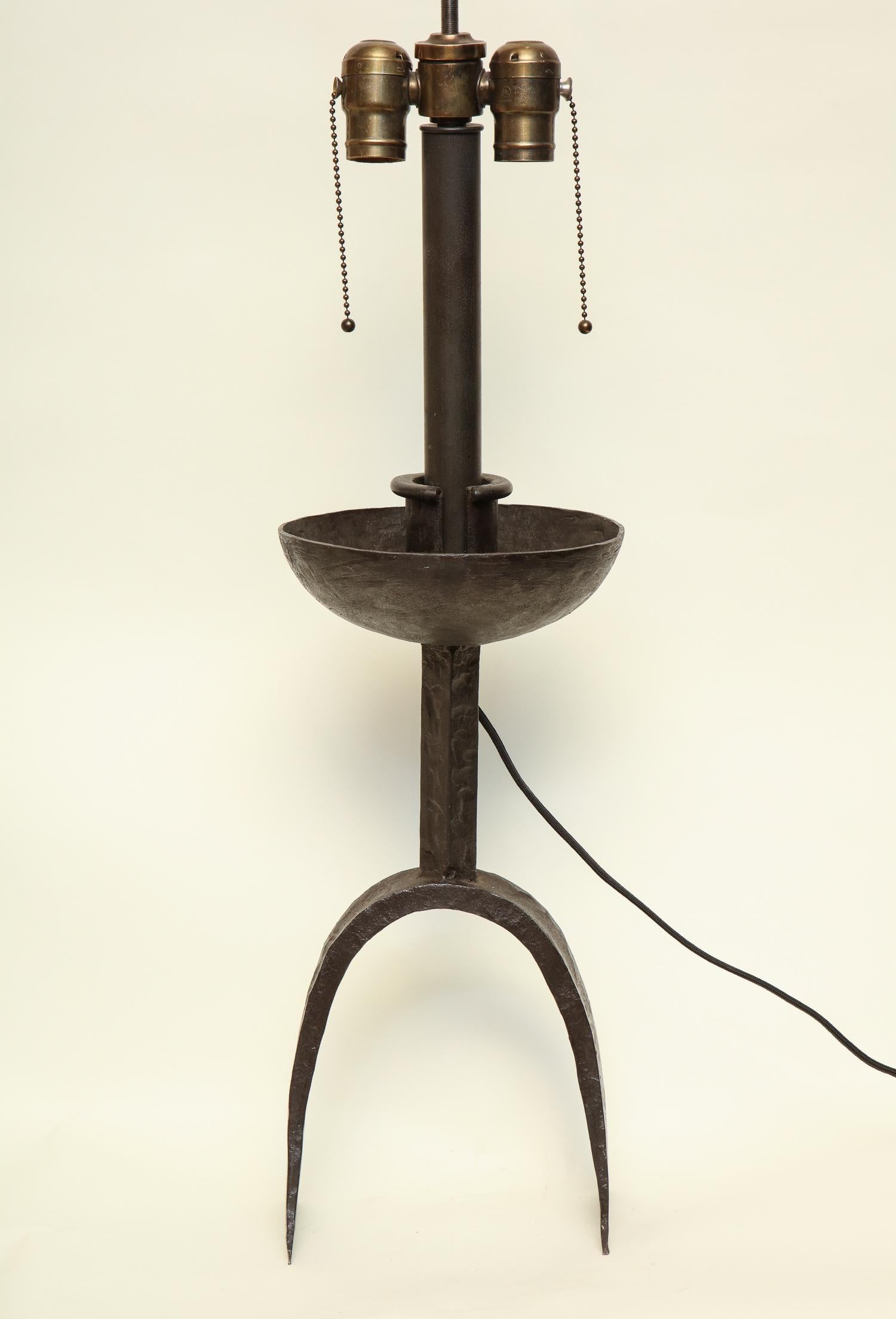 A brutalist table lamp handcrafted wrought iron Mid-Century Modern, Italy, 1960s.
New sockets and rewired shade not included.
  