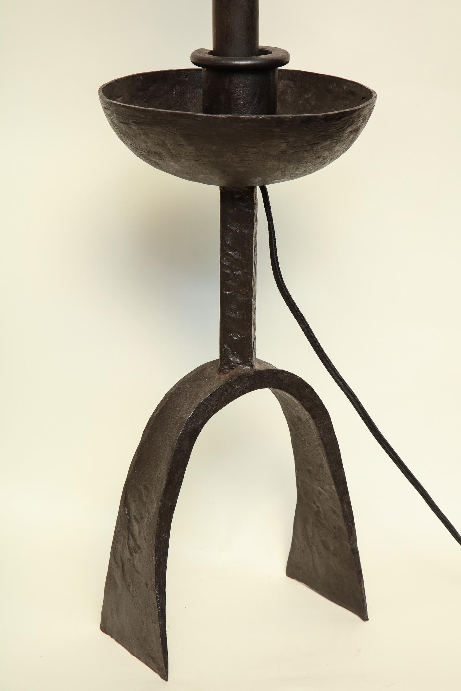 Brutalist Table Lamp Handwrought Iron Mid-Century Modern, Italy, 1960s For Sale 1