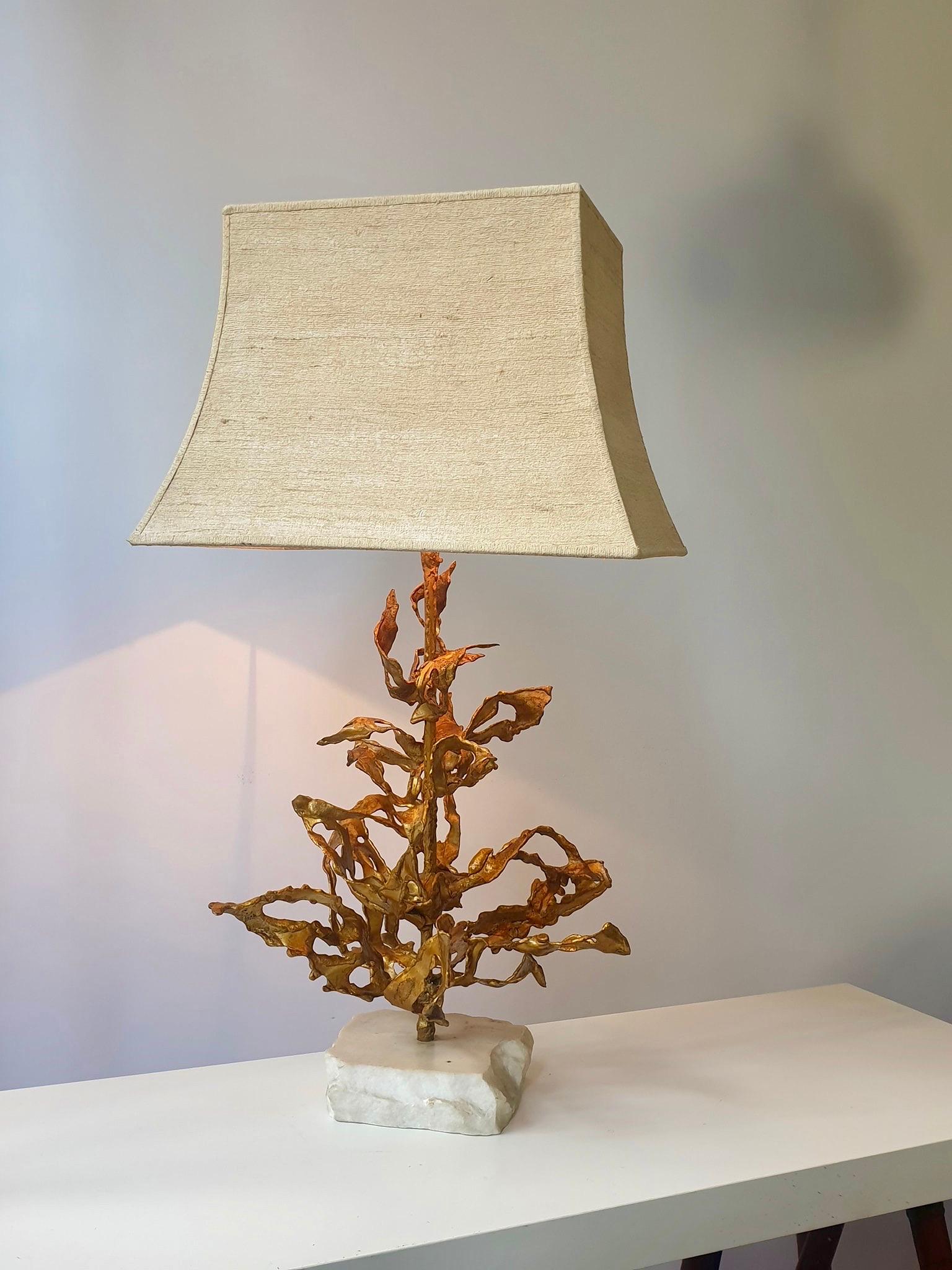 Rare handmade table lamp signed by Paul Moerenhout. 

He was a midcentury artist and designer and manufactured brass/bronze table lamps, mostly natural designs, in a beautiful way. 
 
This Brutalist sculptural lamp is no exception. 

Great