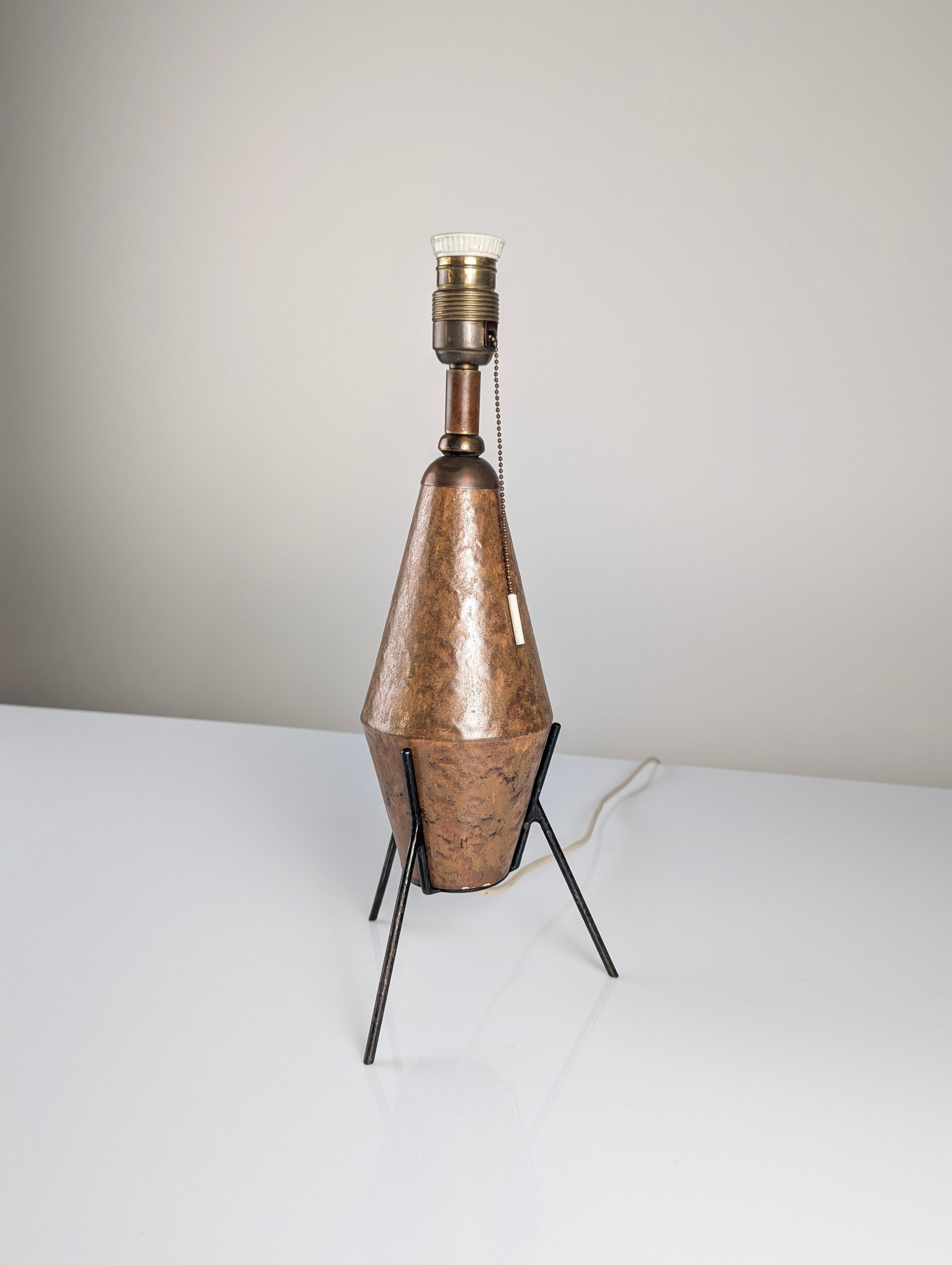 Céramique Lampe de table brutaliste en céramique et en fer, années 1950 en vente