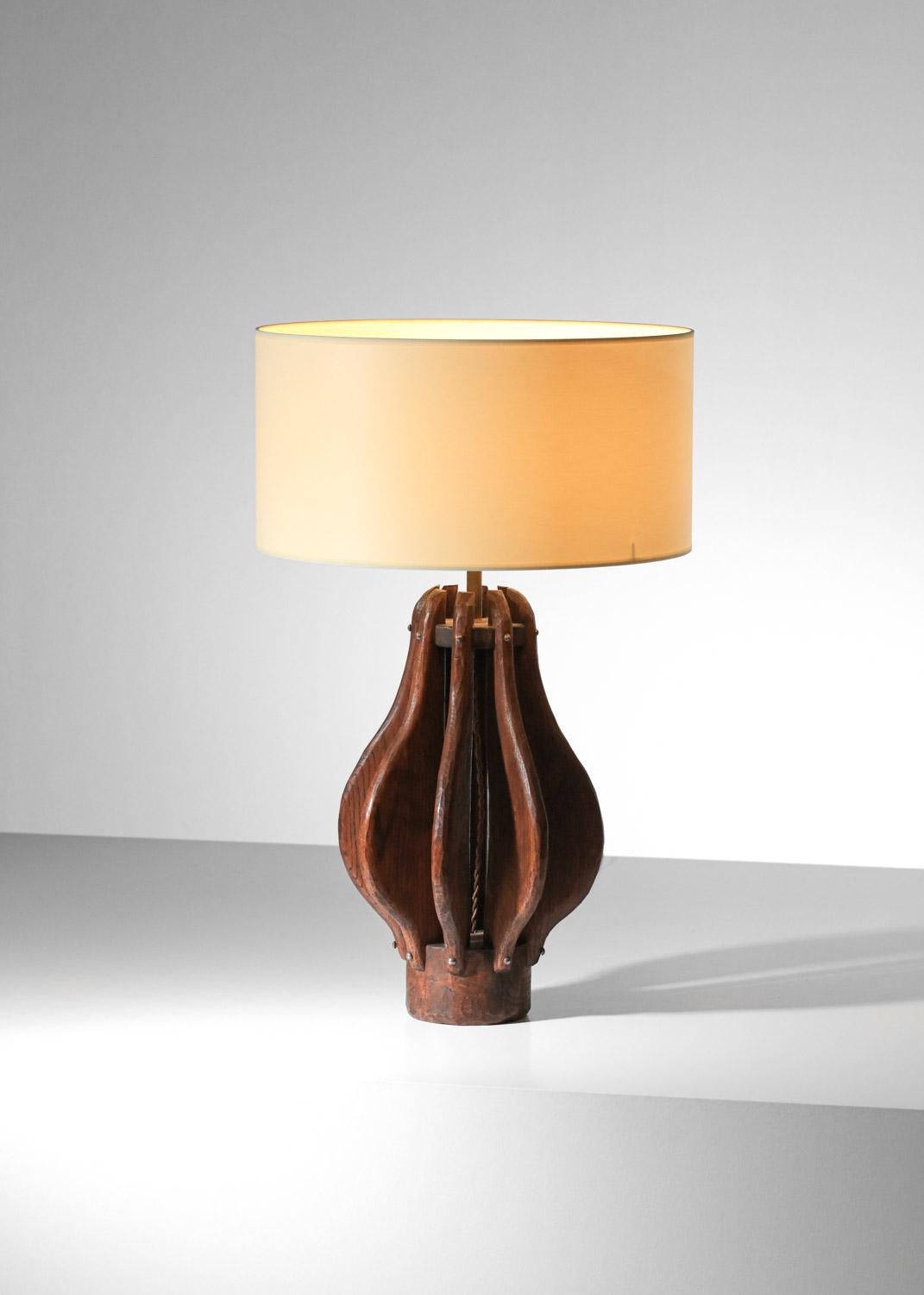 French Brutalist table lamp in solid oak 60's folk art popular For Sale
