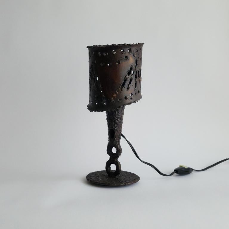 20 century brutalist table lamp
Torch cut metal
France c. 1960s
Working condition

Measurements:
10