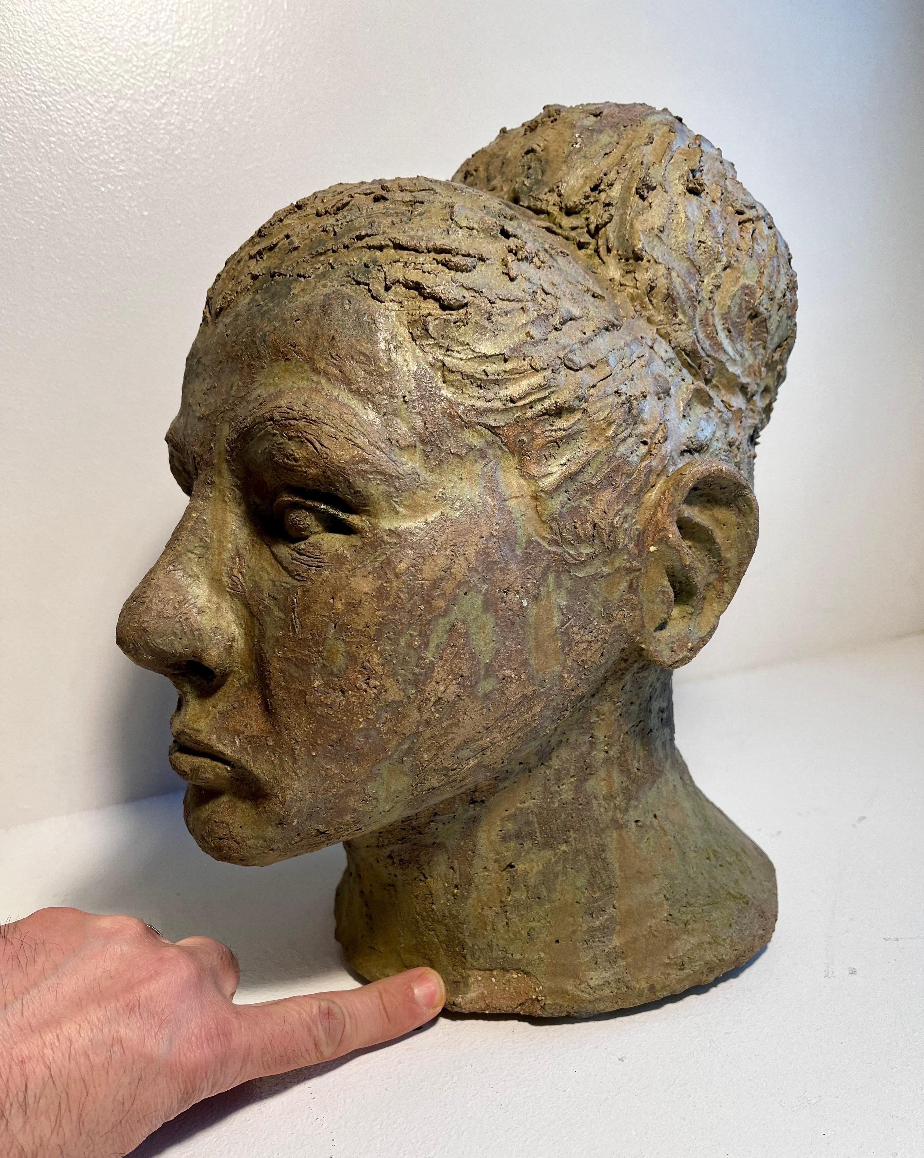 Sculpture Brutaliste en Terre Cuite Buste de Femme en vente 5