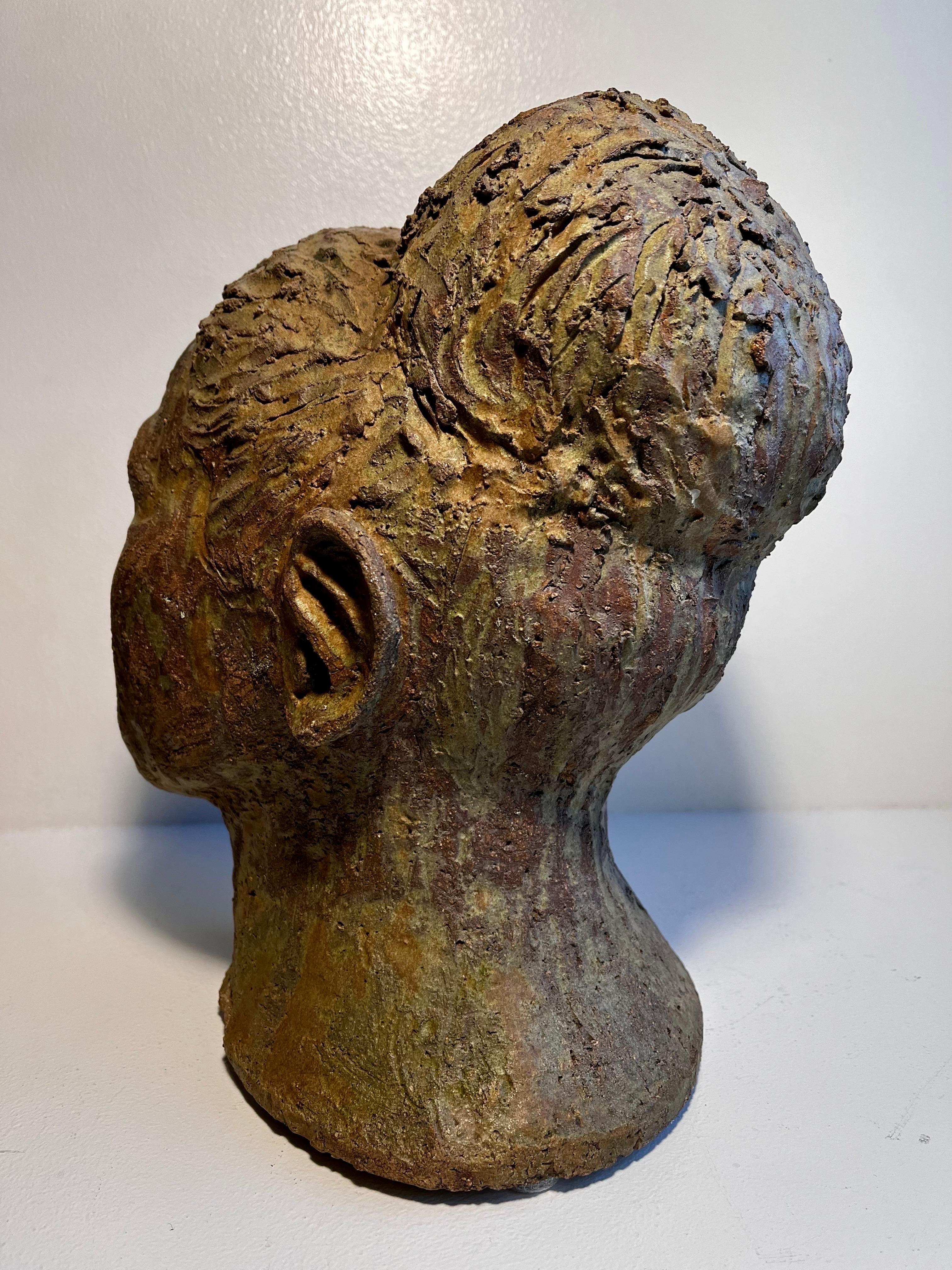 Poteries Sculpture Brutaliste en Terre Cuite Buste de Femme en vente