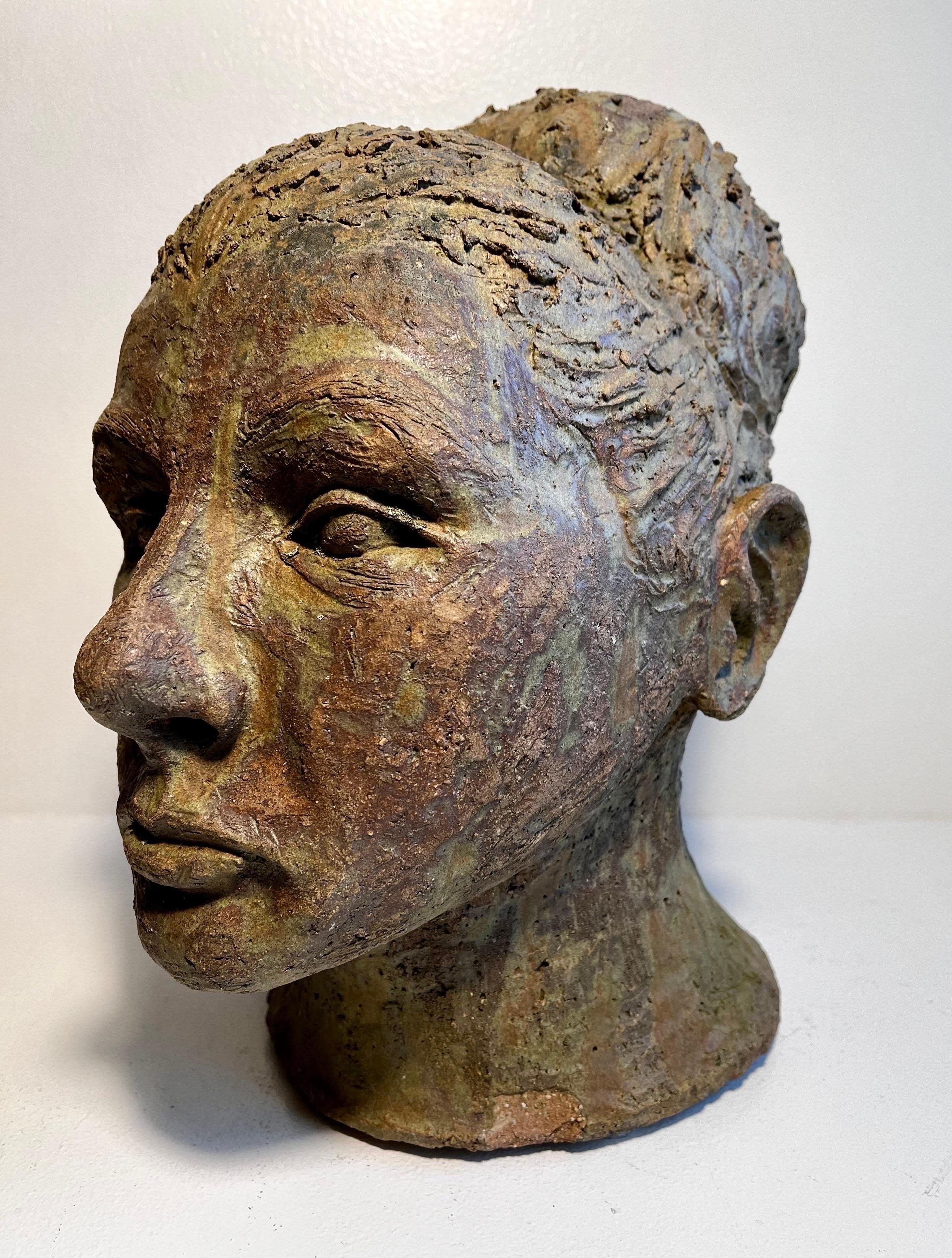 Sculpture Brutaliste en Terre Cuite Buste de Femme en vente 1