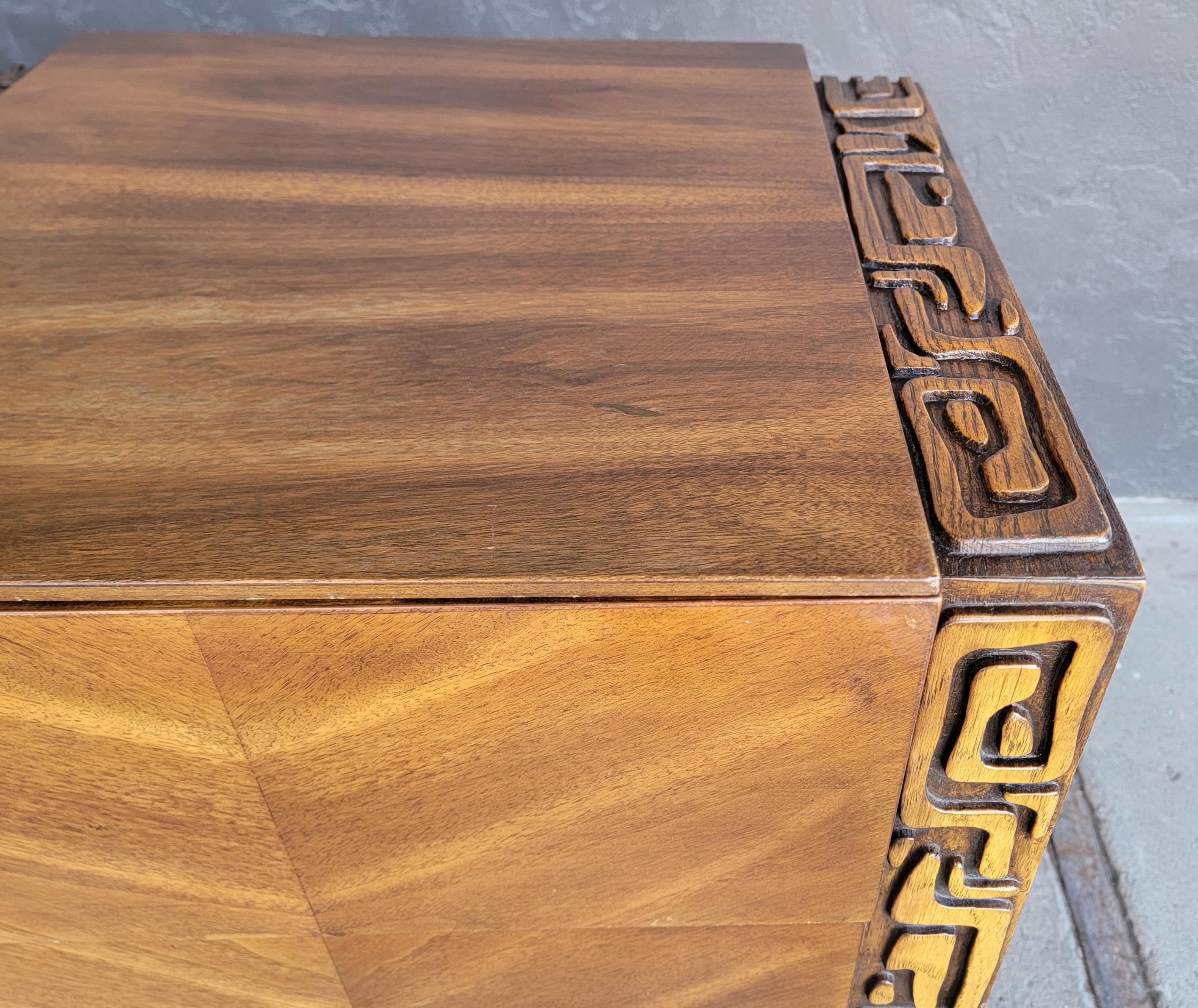 Américain Brutalist / Tiki Dresser by United Furniture en vente
