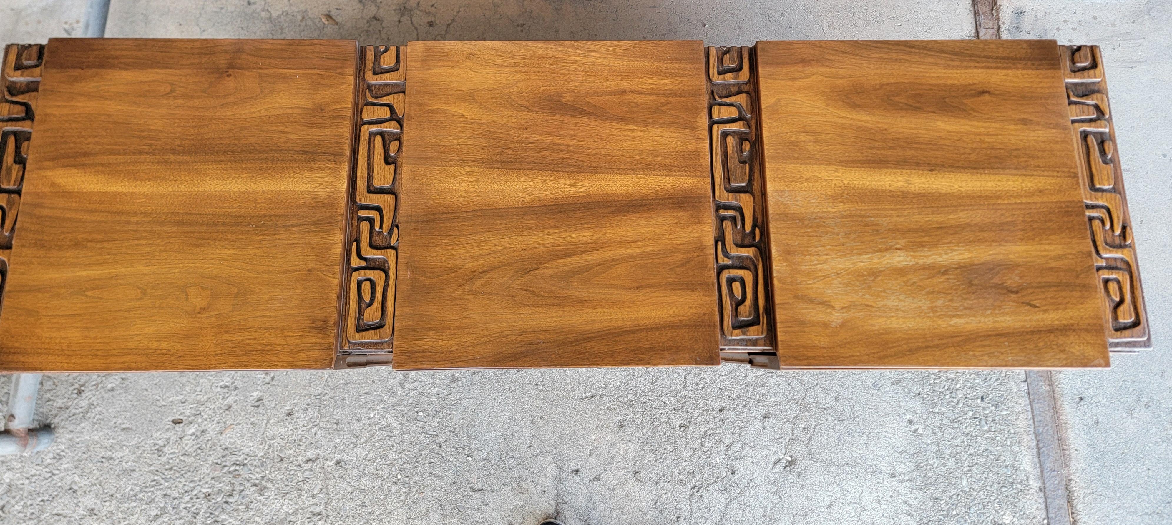 Chêne Brutalist / Tiki Dresser by United Furniture en vente
