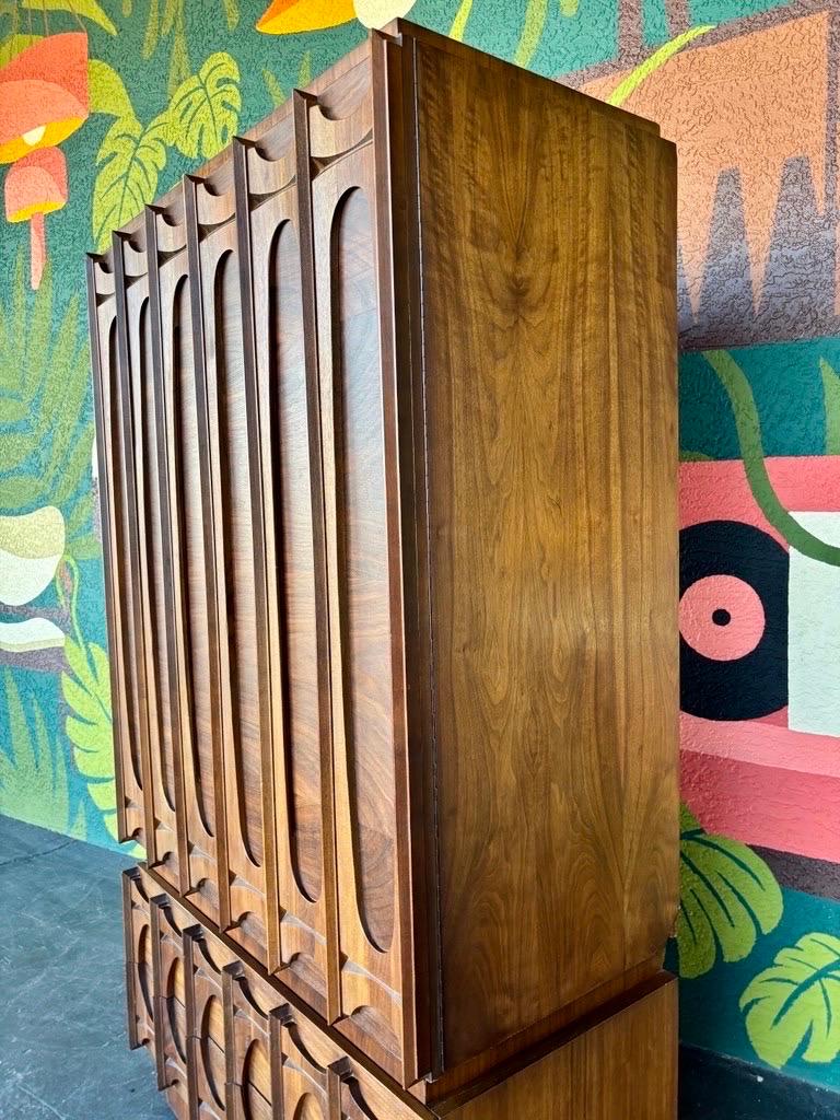 Brutalist Tobago Walnut Gentleman’s Chest Dresser In Fair Condition In Lutz, FL