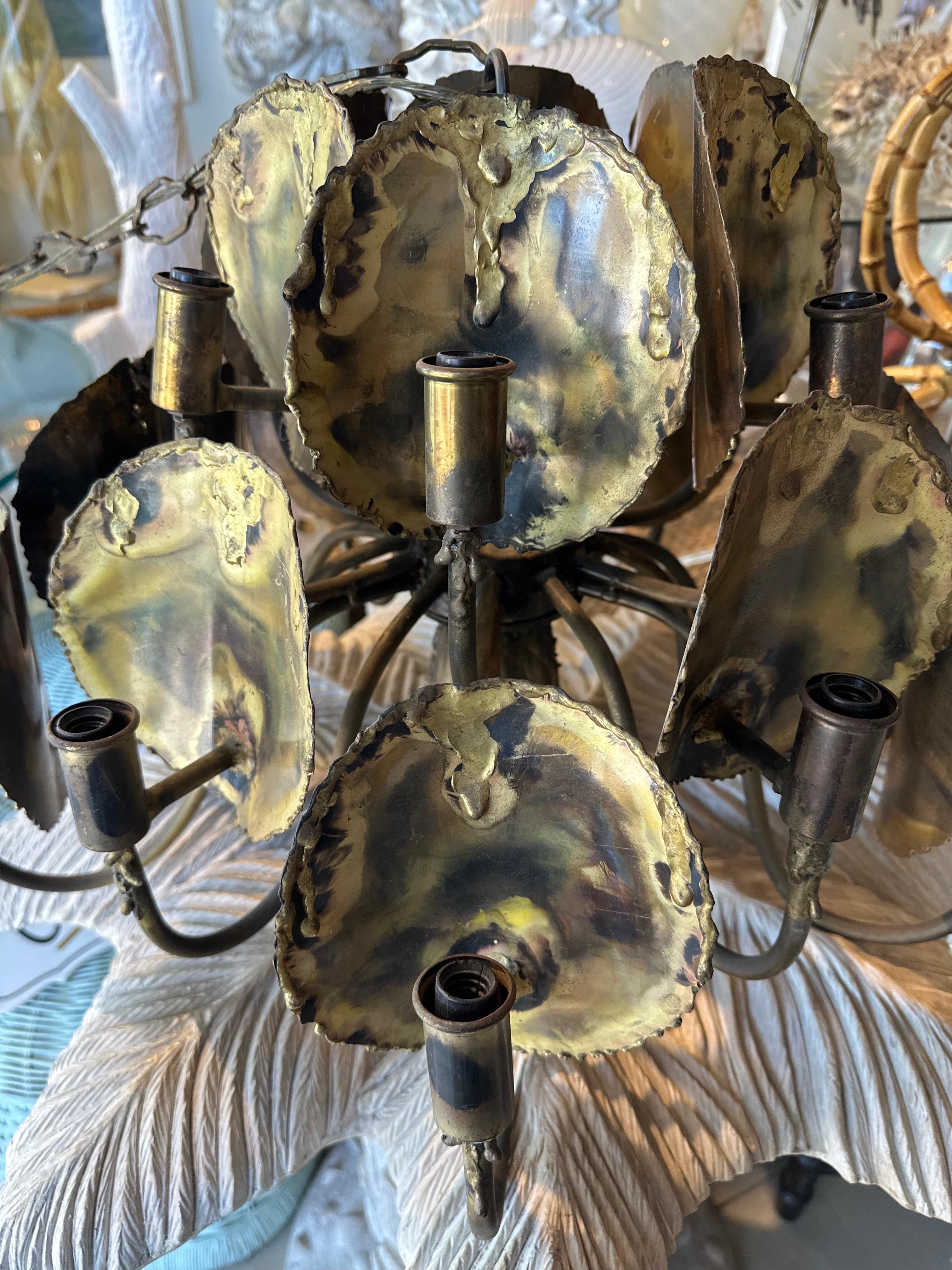 Brutalistischer Tom Green für Feldman Torch Cut Metall Messing Kronleuchter 19 Lights im Zustand „Gut“ im Angebot in West Palm Beach, FL