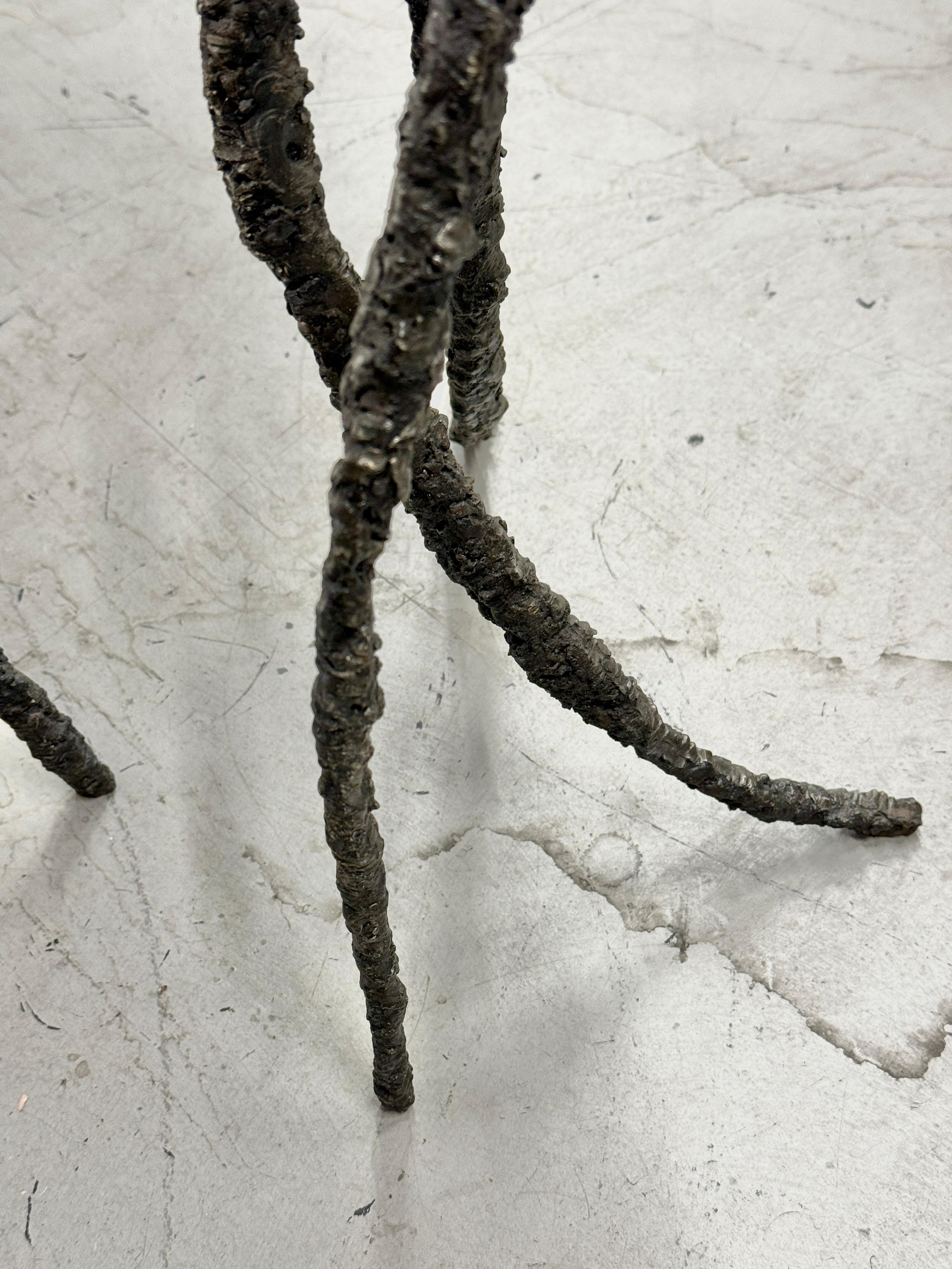 Brutalistischer Medusa-Tisch aus brenngeschnittenem Stahl von James Bearden (21. Jahrhundert und zeitgenössisch) im Angebot