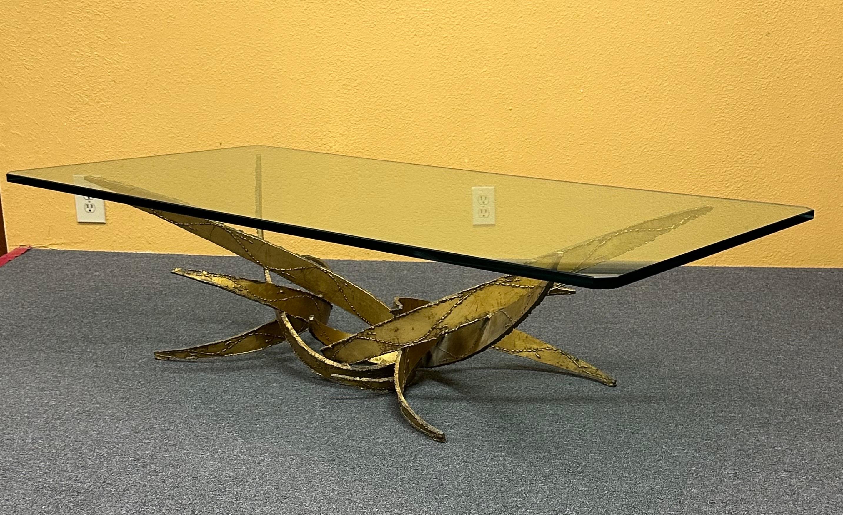 Table basse sculpturale en acier taillé au chalumeau dans le style de Silas Seandel en vente 3
