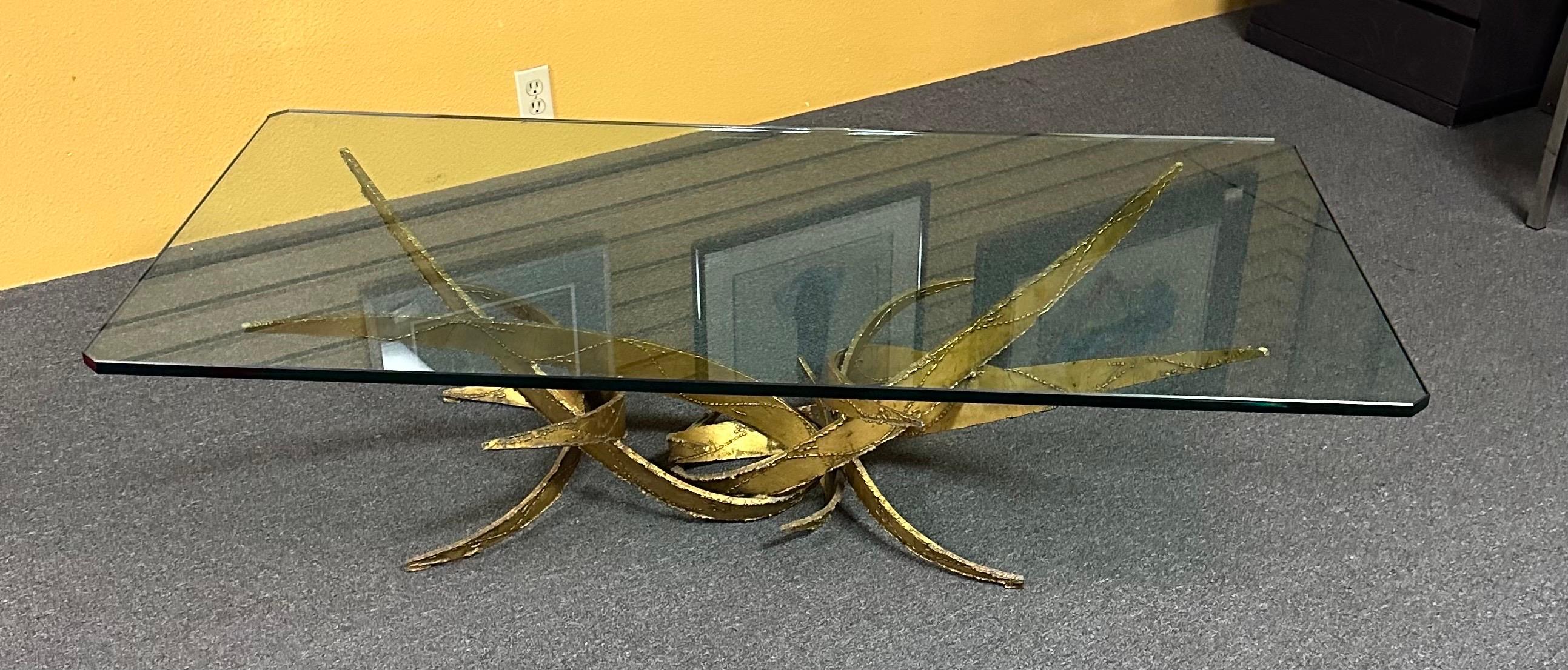Table basse sculpturale en acier taillé au chalumeau dans le style de Silas Seandel en vente 4