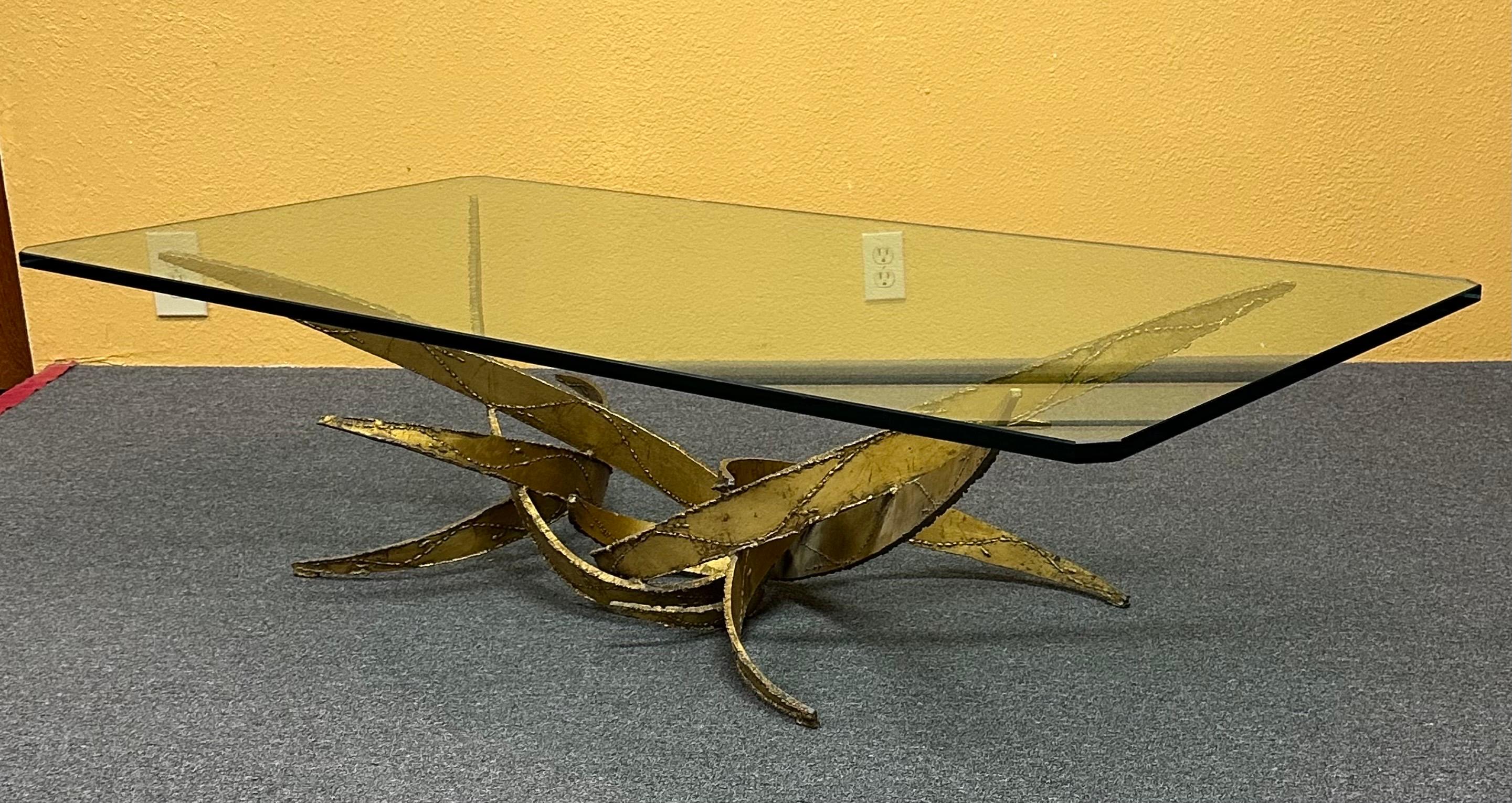 Table basse sculpturale en acier taillé au chalumeau dans le style de Silas Seandel en vente 2