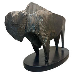 Scultura brutalista in acciaio tagliato a fiamma "The Buffalo" su base di marmo di Tom Hardy