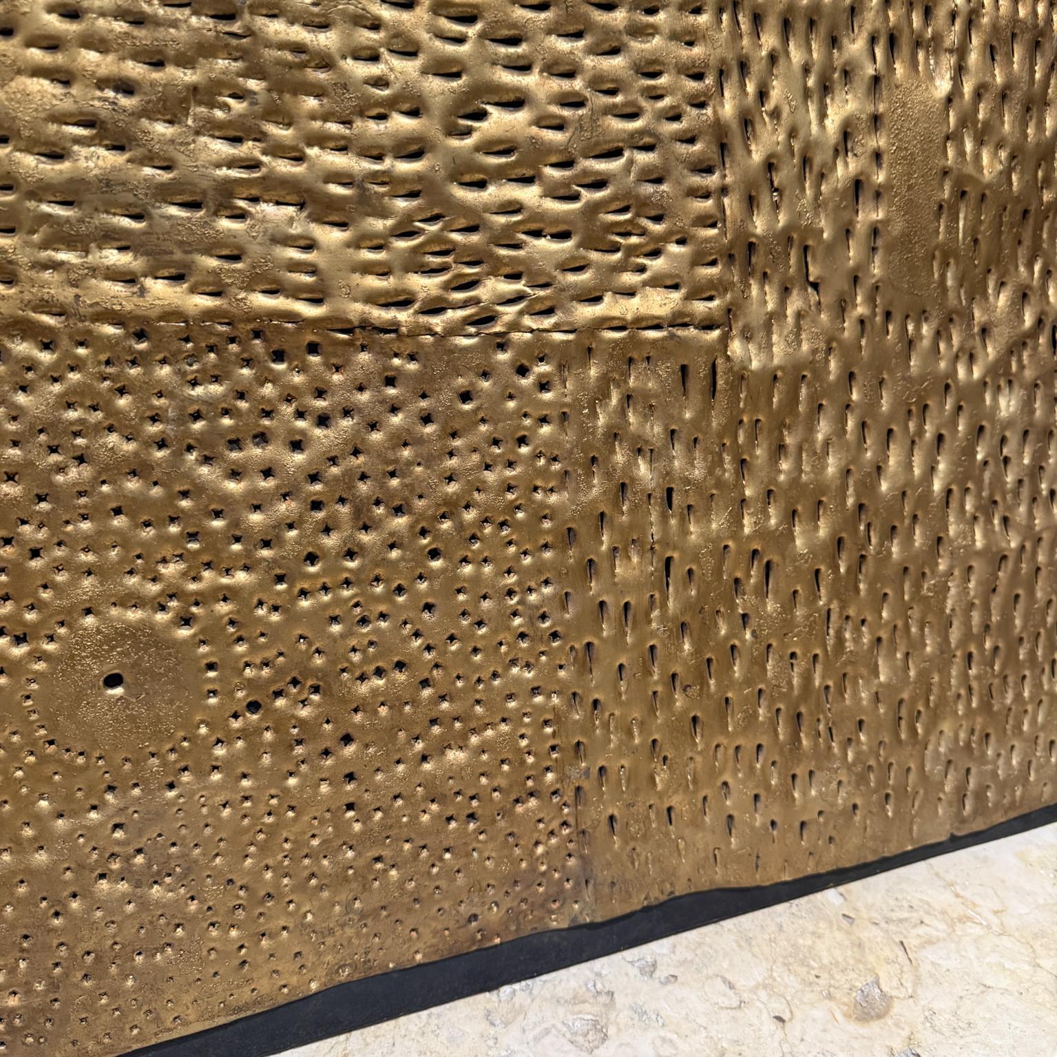 Metallo Brutalista Torturato Metal Art Oro Testurizzato