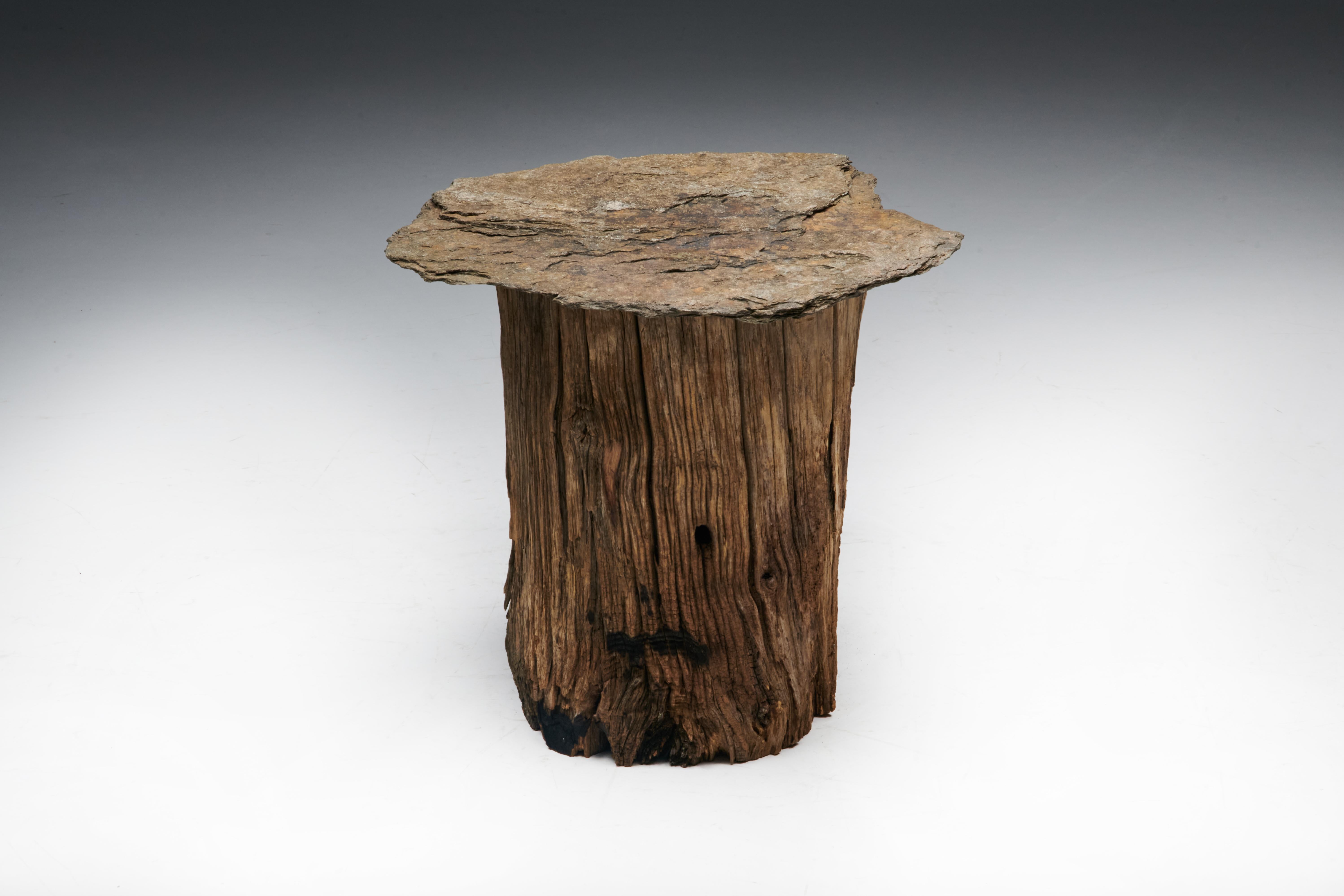 Table d'appoint Populaire Brutalist Travail, France, début du 20e siècle Excellent état - En vente à Antwerp, BE